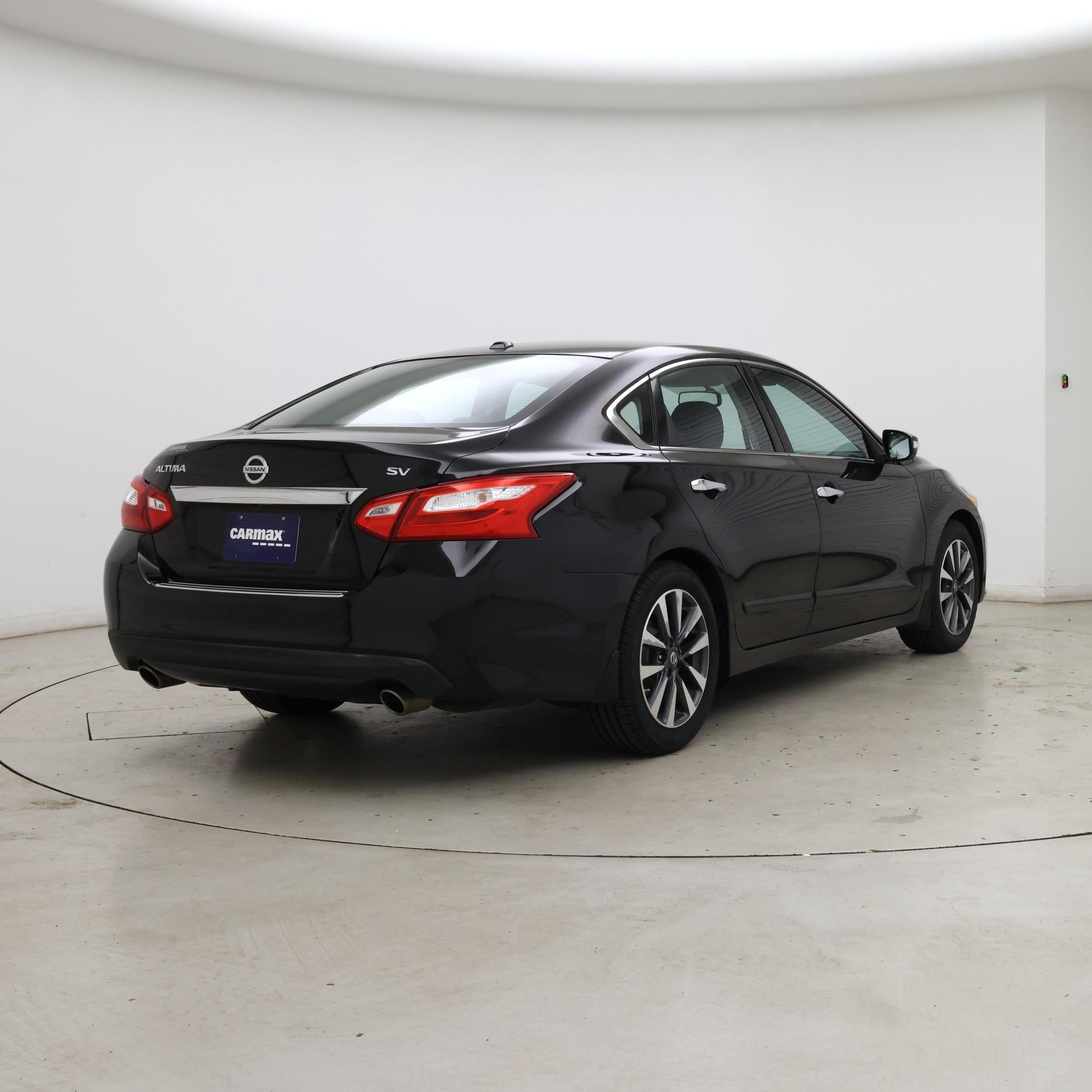 Thumbnail: 2017 Nissan Altima - 8