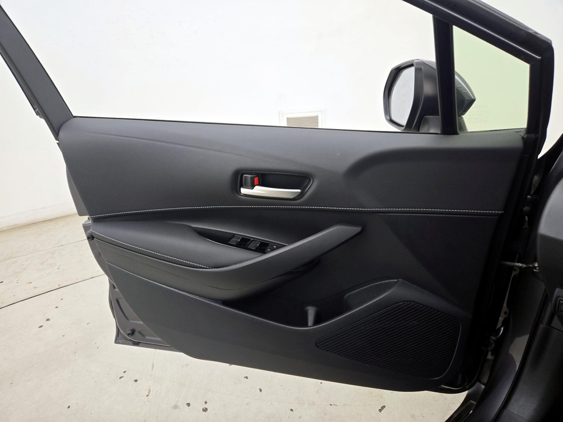 Thumbnail: 2021 Toyota Corolla - 12