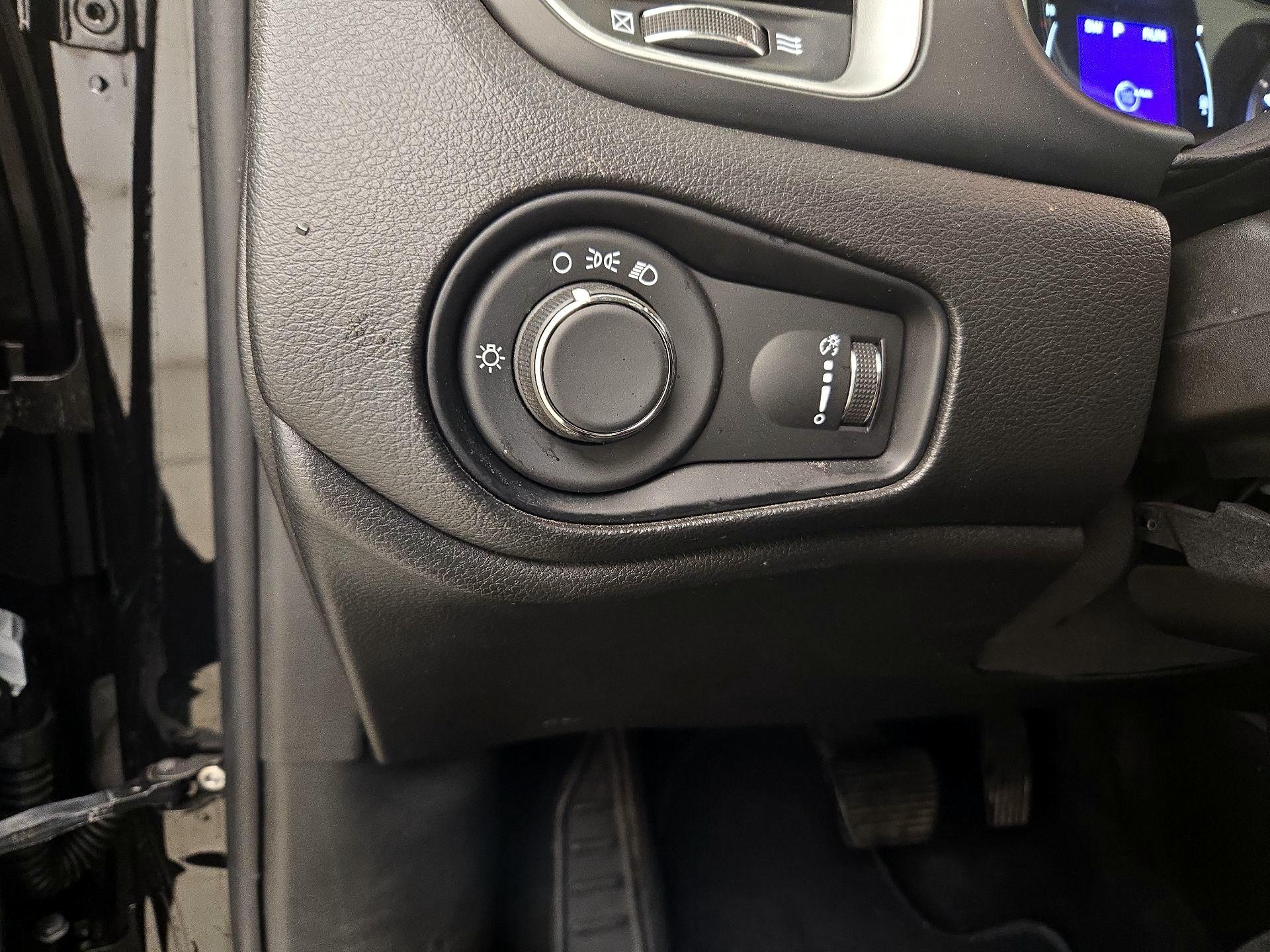 Thumbnail: 2021 Jeep Renegade - 13
