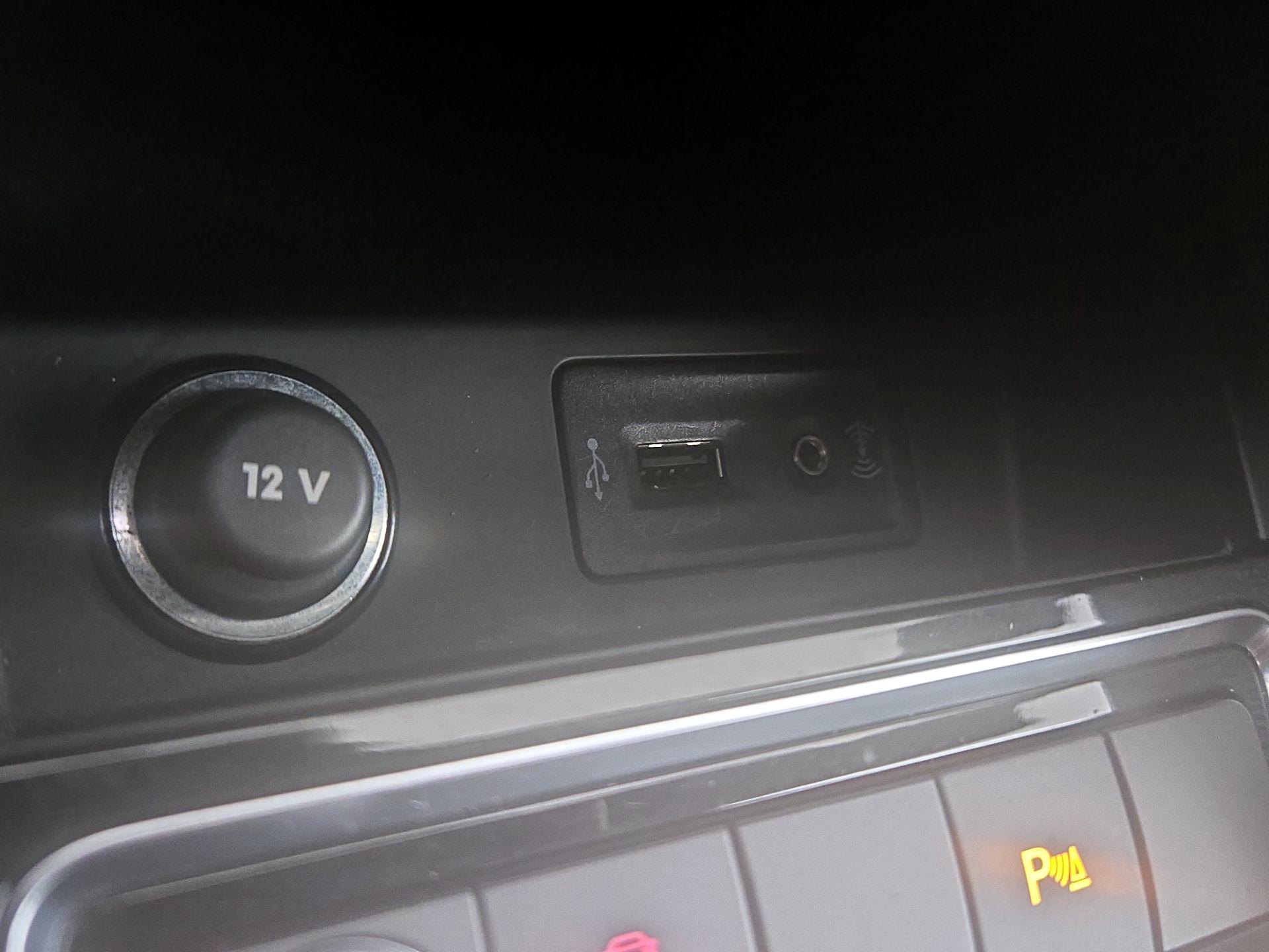 Thumbnail: 2017 Volkswagen Jetta - 19