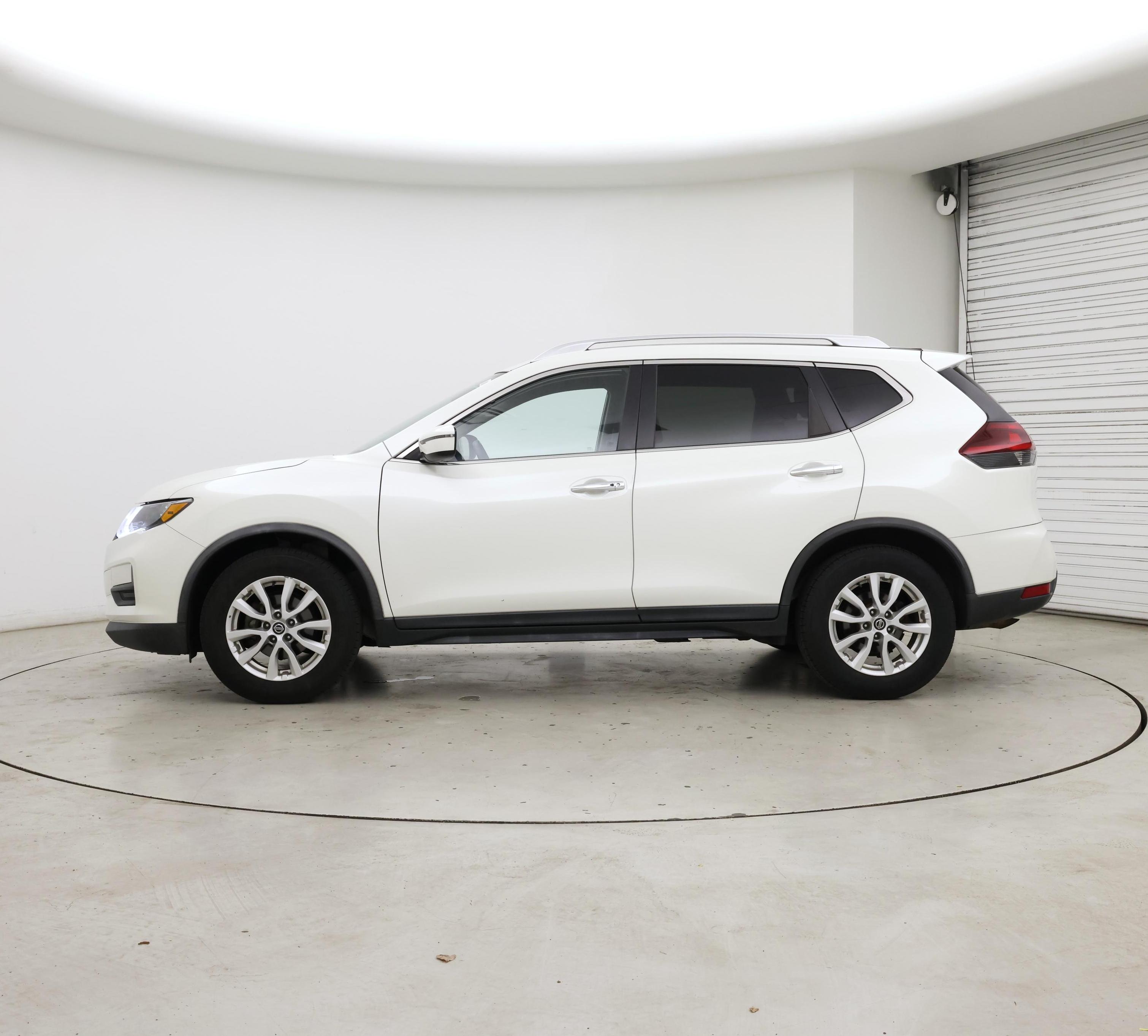Thumbnail: 2020 Nissan Rogue - 3