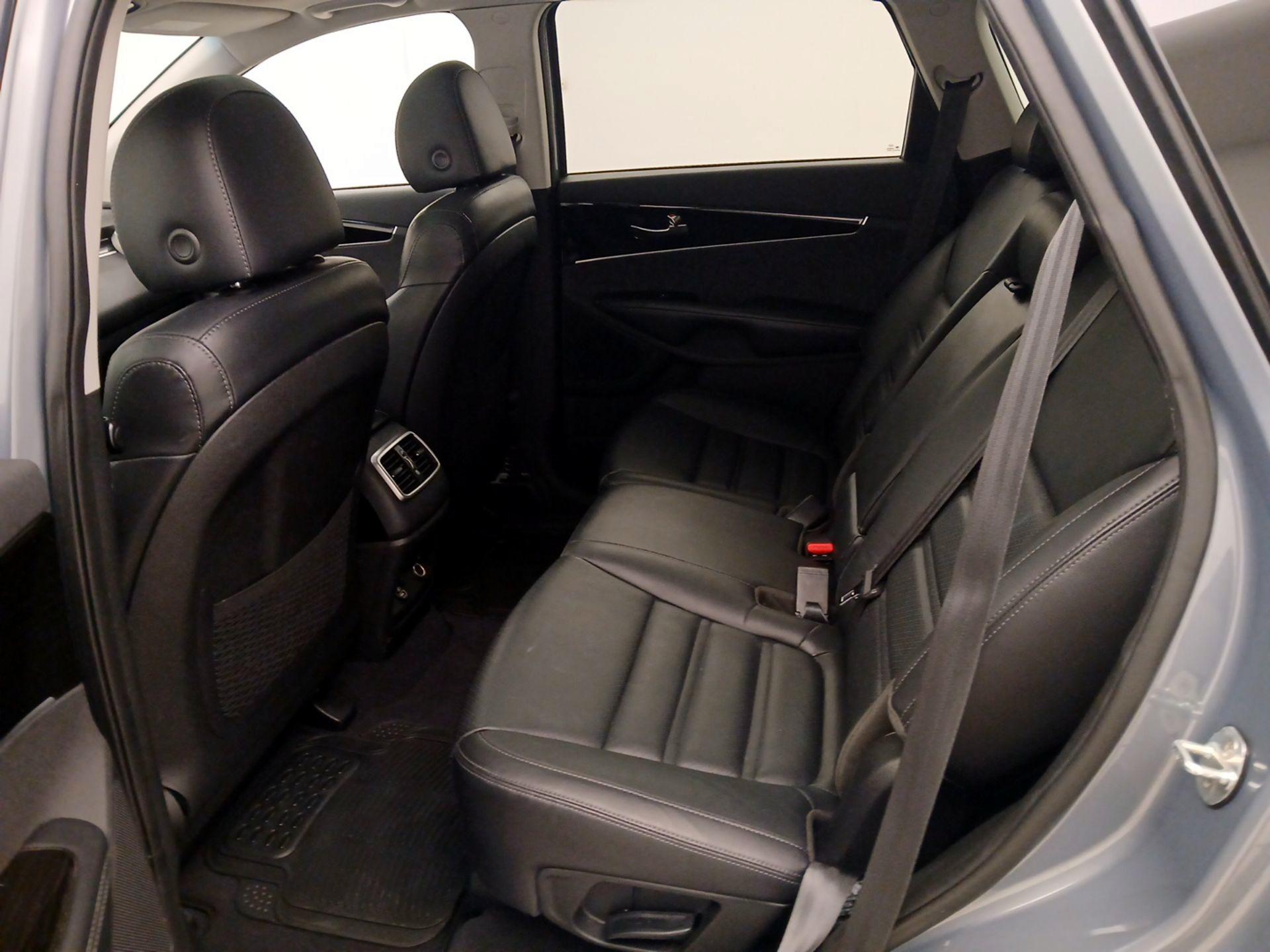 Thumbnail: 2020 Kia Sorento - 20