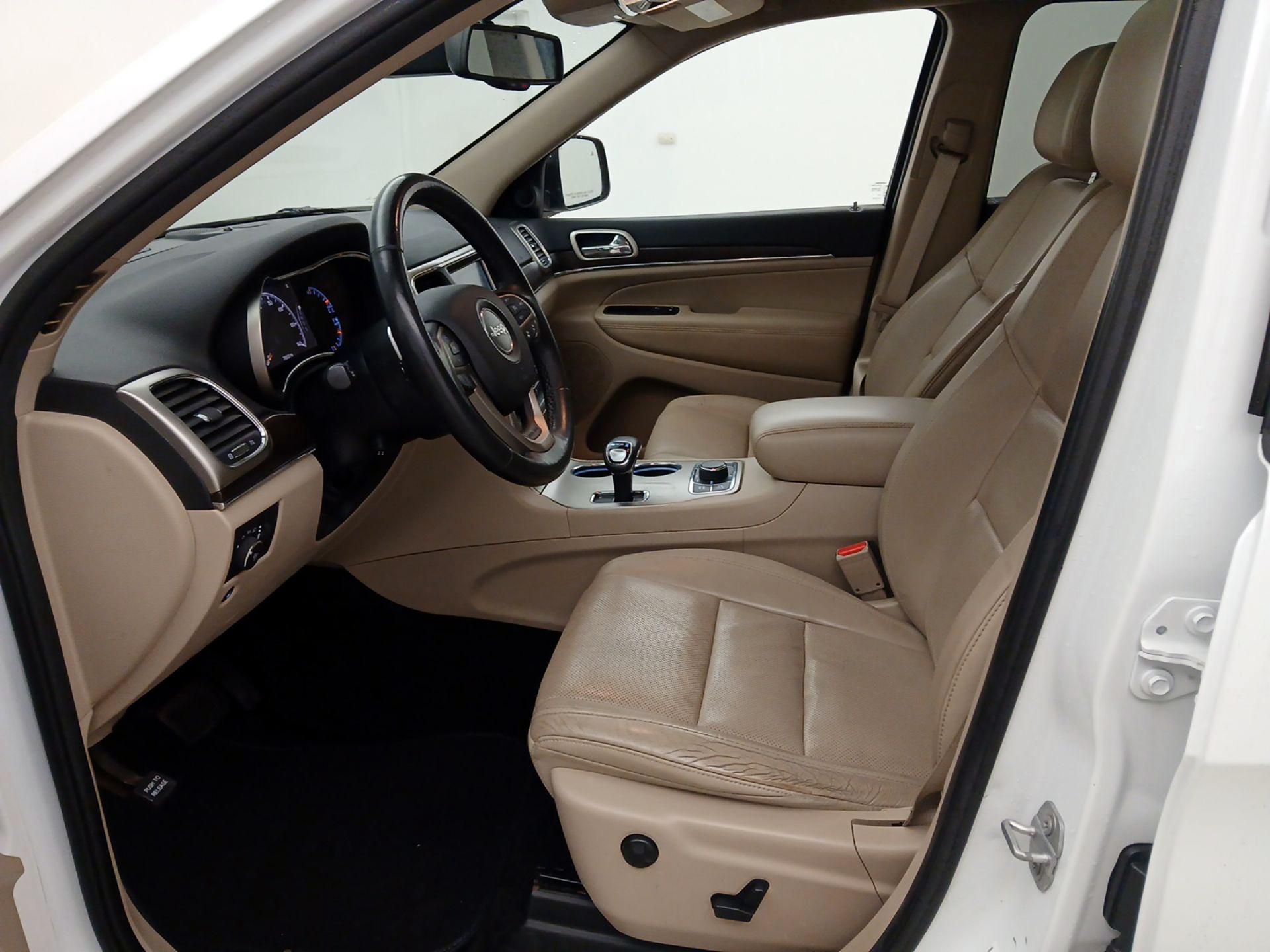 Thumbnail: 2015 Jeep Grand Cherokee - 11