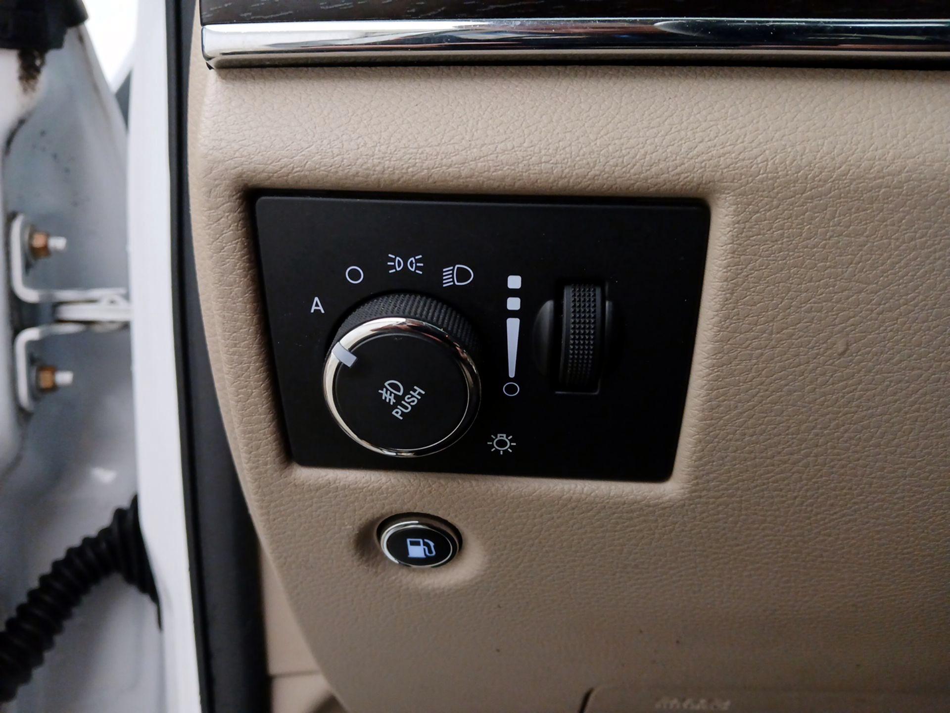 Thumbnail: 2015 Jeep Grand Cherokee - 13