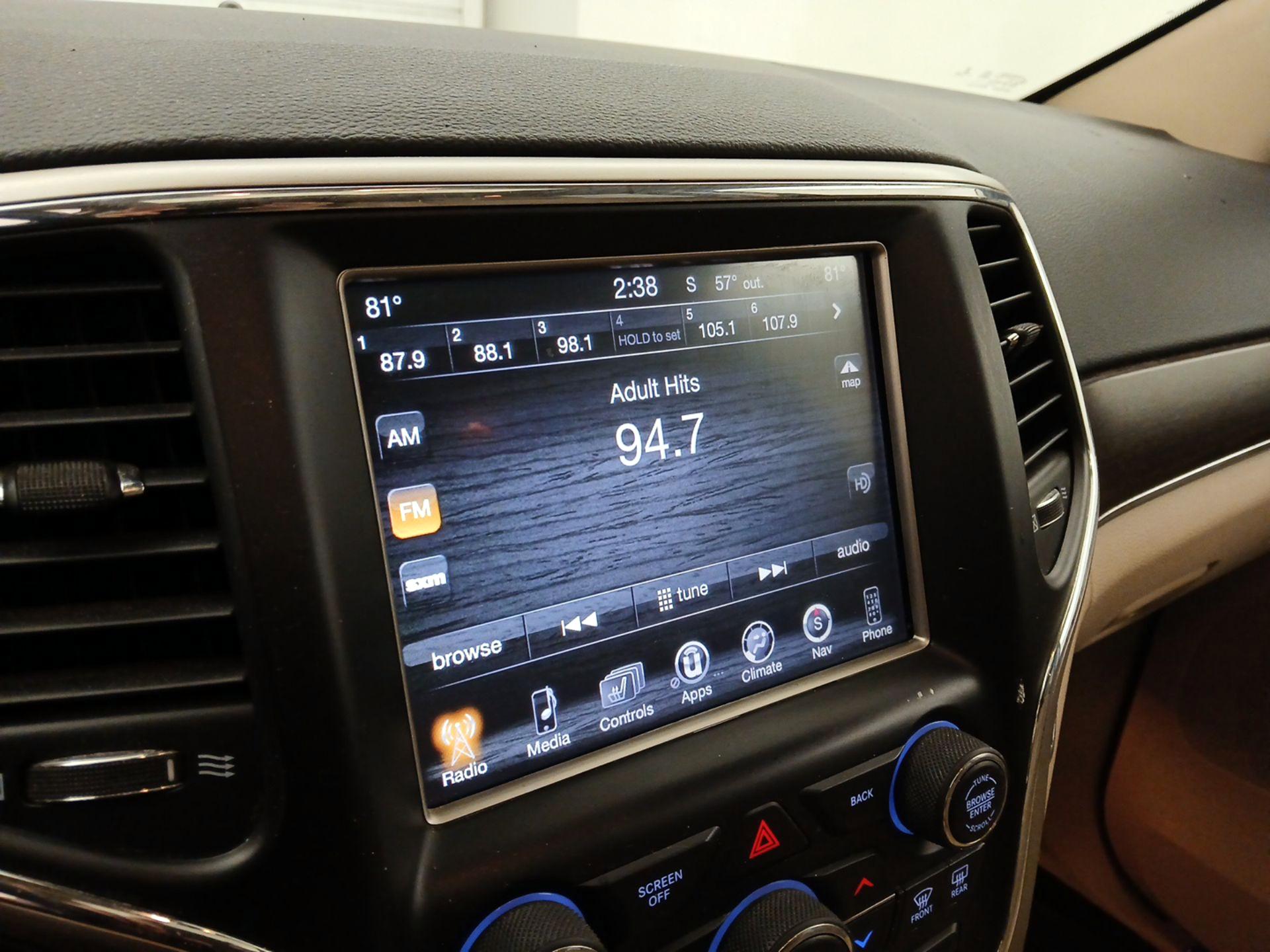 Thumbnail: 2015 Jeep Grand Cherokee - 16