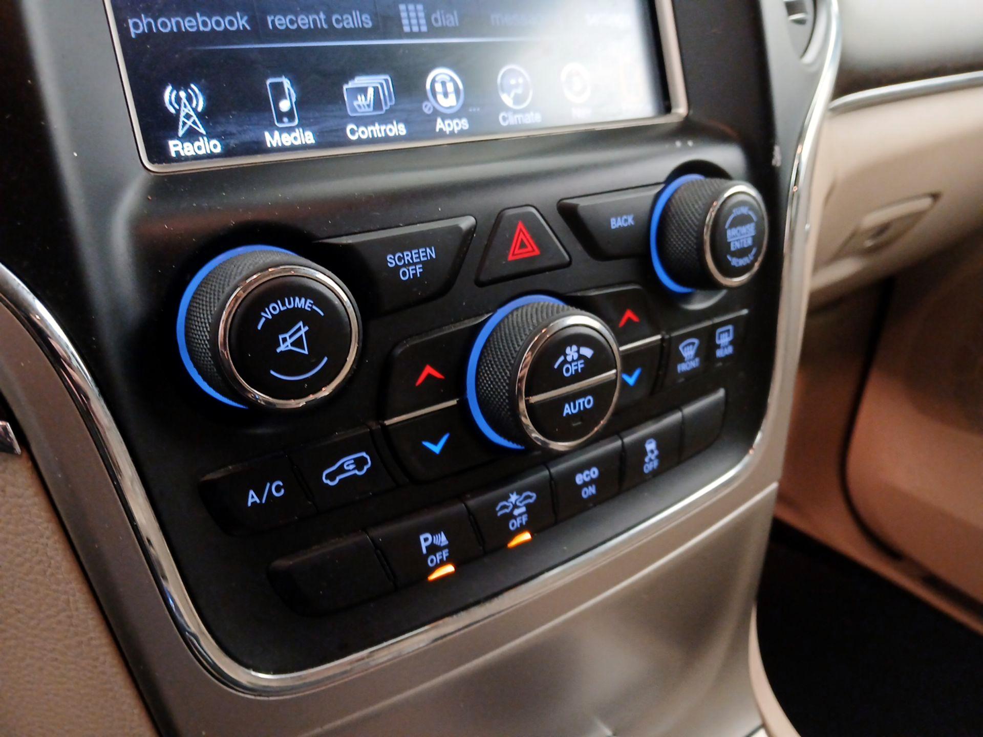 Thumbnail: 2015 Jeep Grand Cherokee - 17