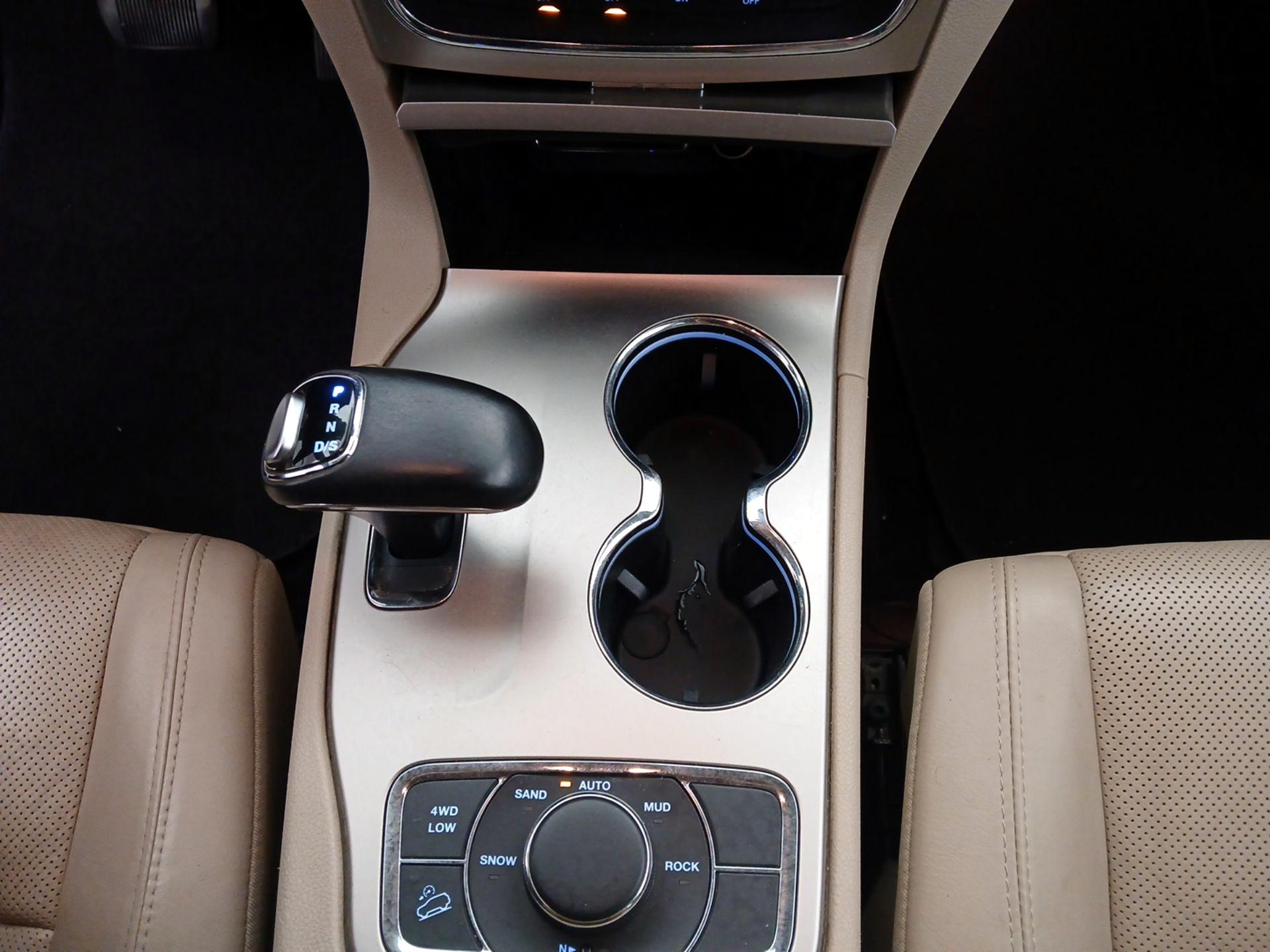 Thumbnail: 2015 Jeep Grand Cherokee - 18