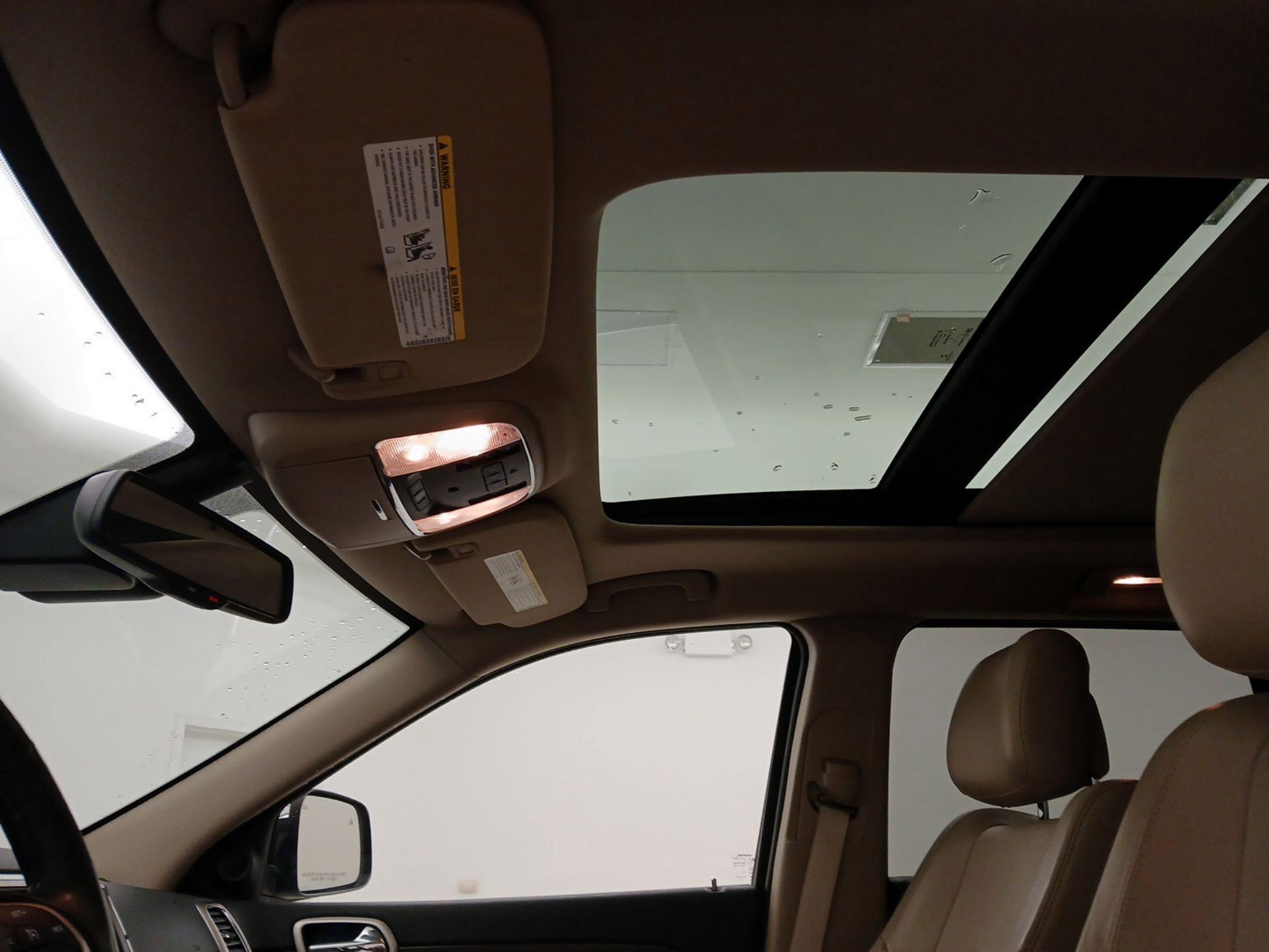 Thumbnail: 2015 Jeep Grand Cherokee - 20
