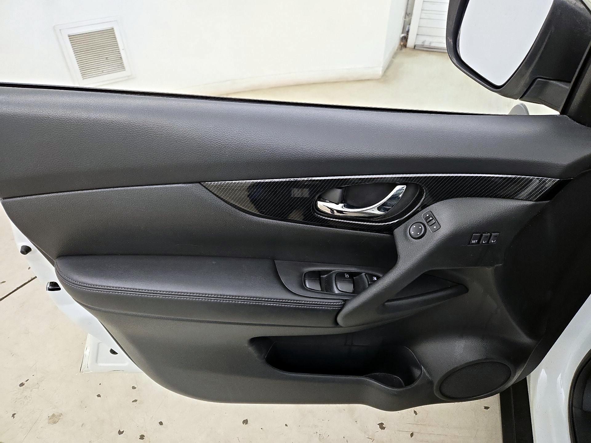 Thumbnail: 2017 Nissan Rogue - 12