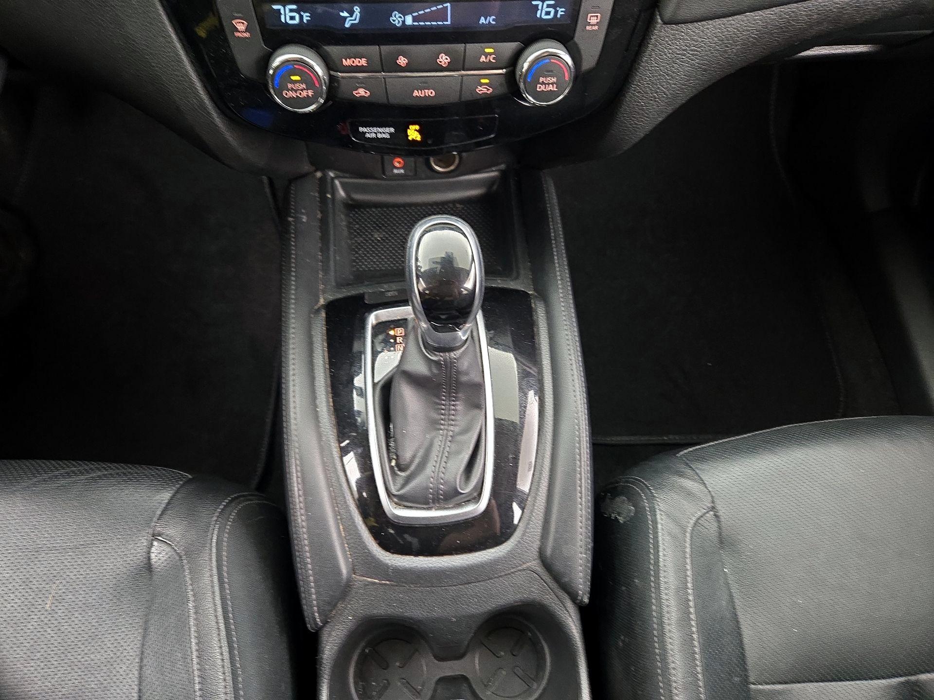 Thumbnail: 2017 Nissan Rogue - 17