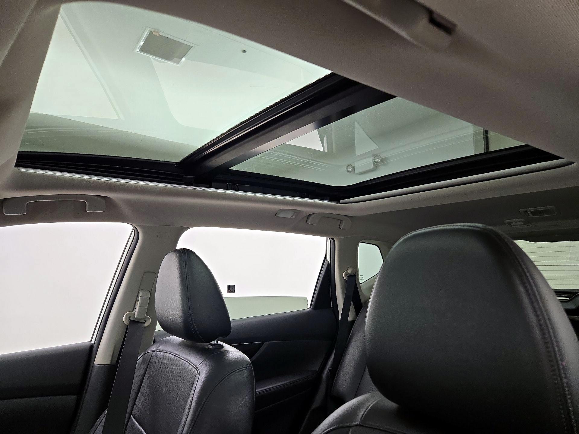 Thumbnail: 2017 Nissan Rogue - 18