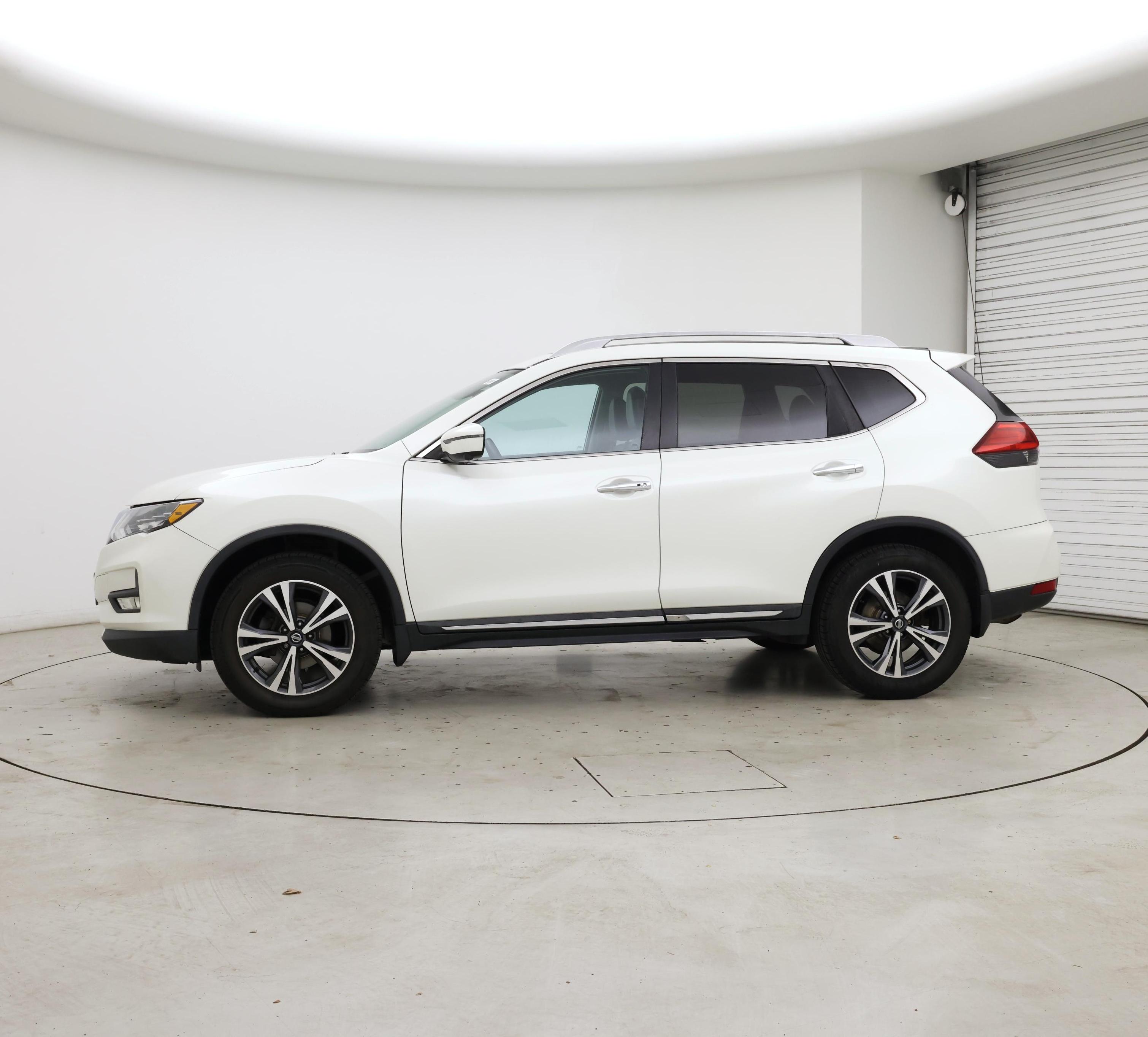 Thumbnail: 2017 Nissan Rogue - 3