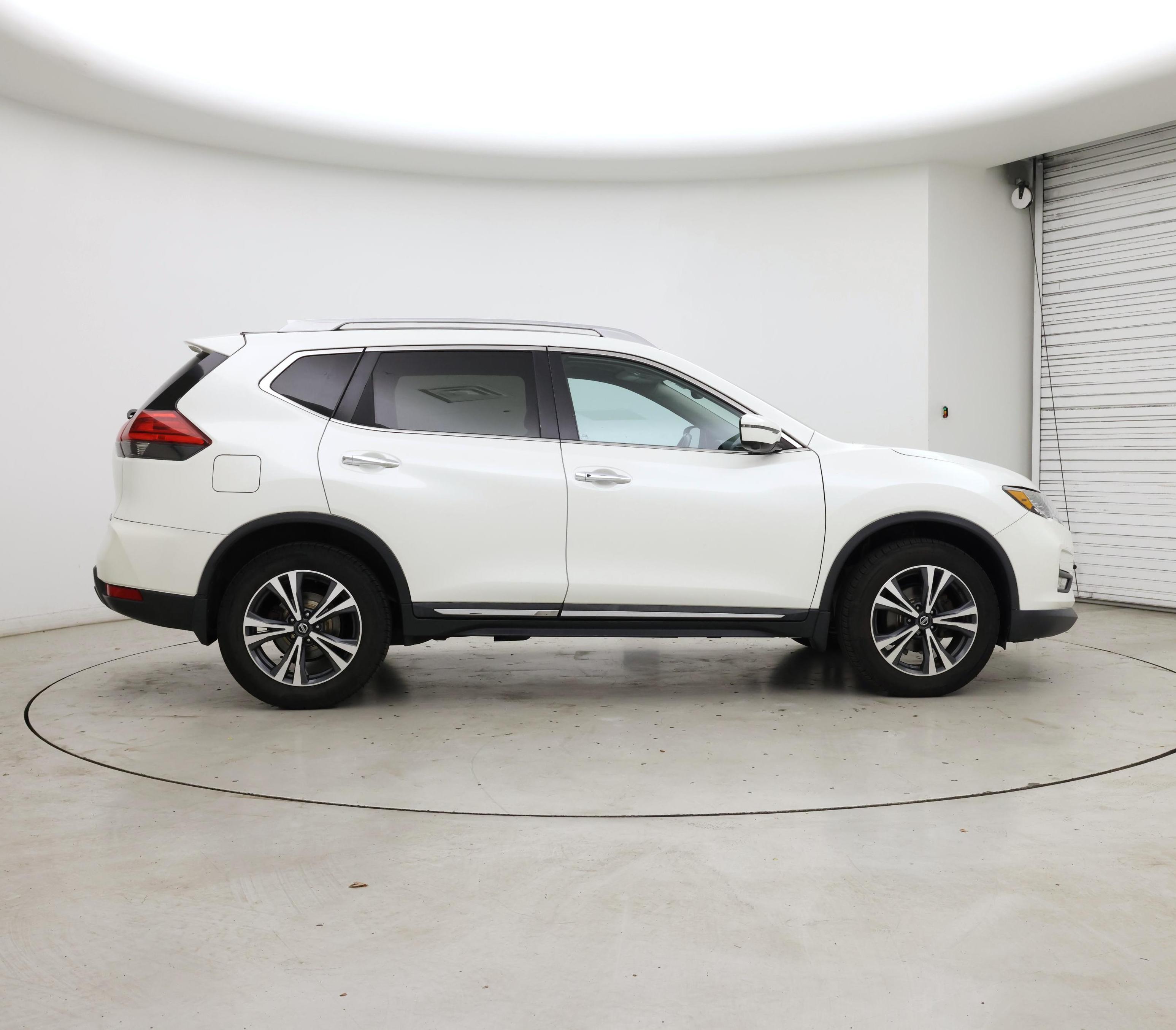 Thumbnail: 2017 Nissan Rogue - 7