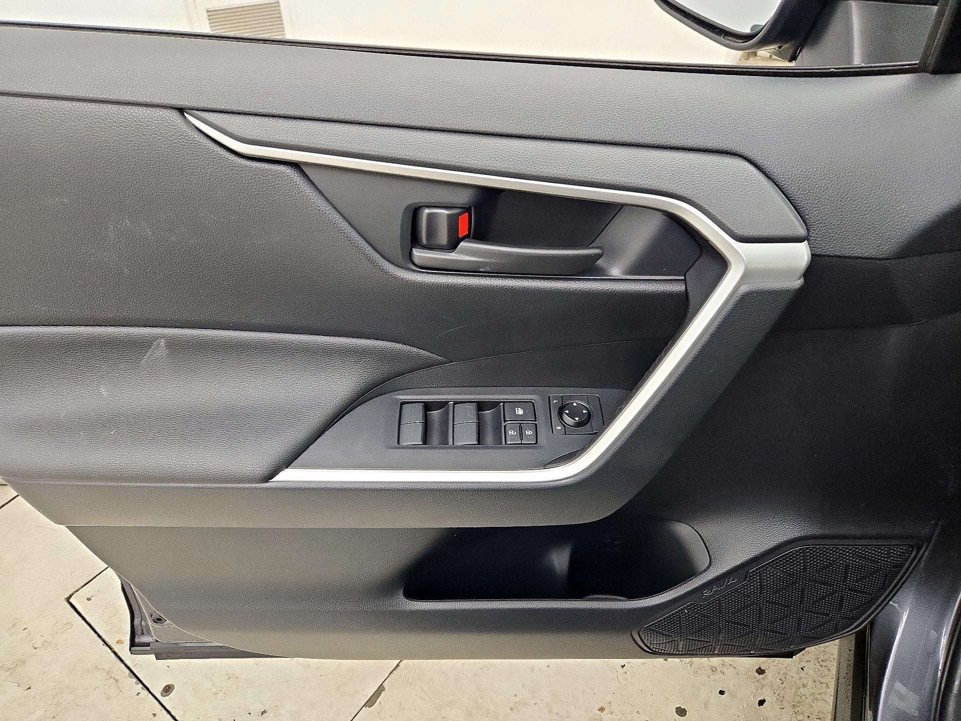 Thumbnail: 2021 Toyota RAV4 - 12