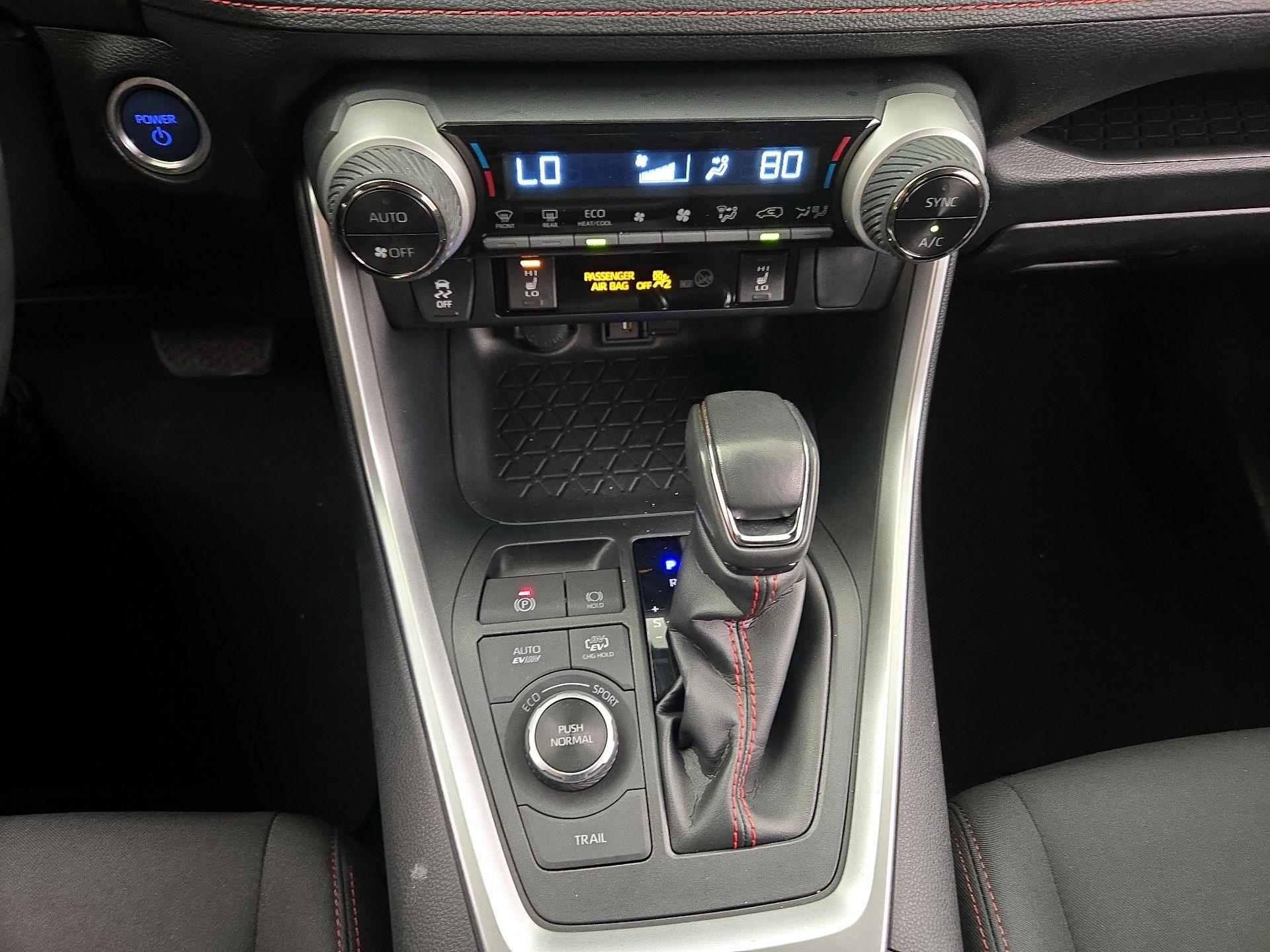 Thumbnail: 2021 Toyota RAV4 - 16