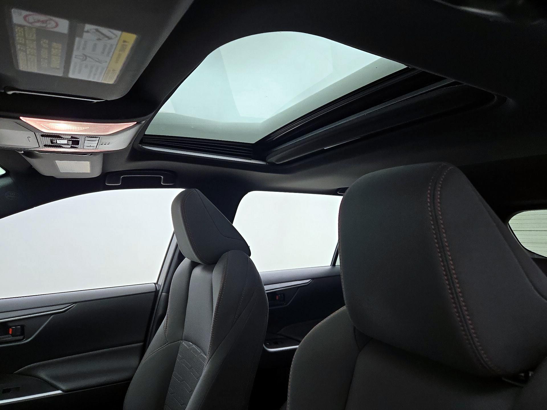 Thumbnail: 2021 Toyota RAV4 - 17
