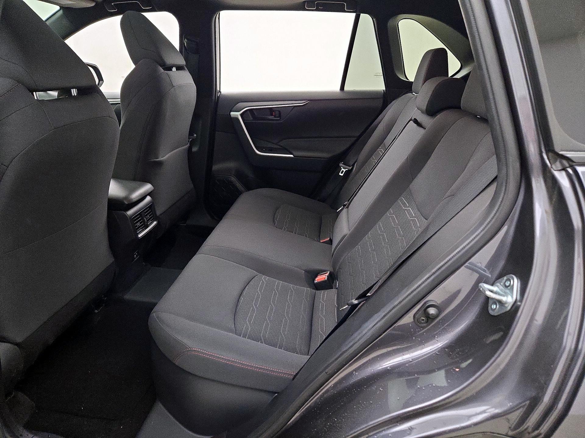 Thumbnail: 2021 Toyota RAV4 - 18