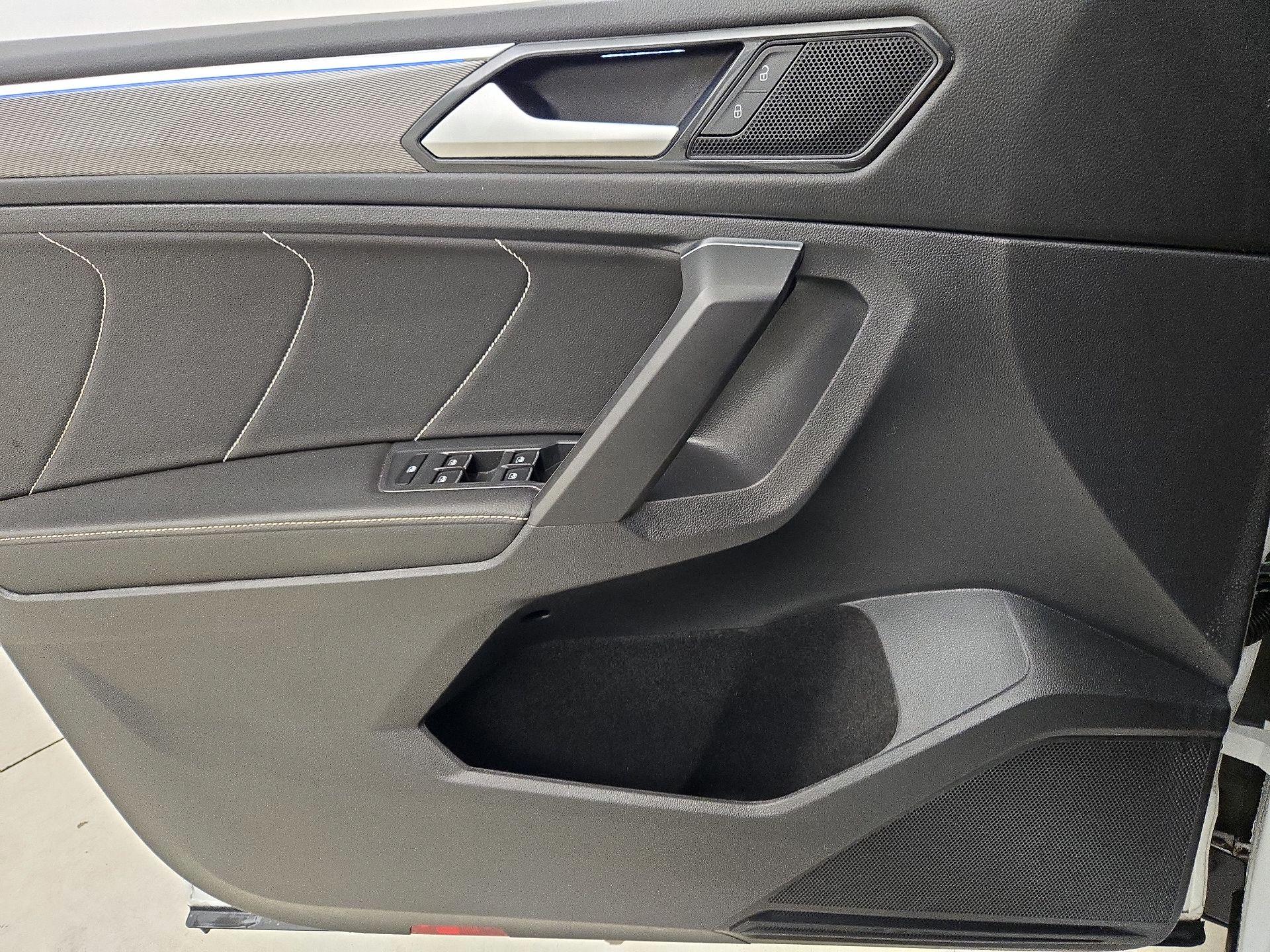 Thumbnail: 2023 Volkswagen Tiguan - 12