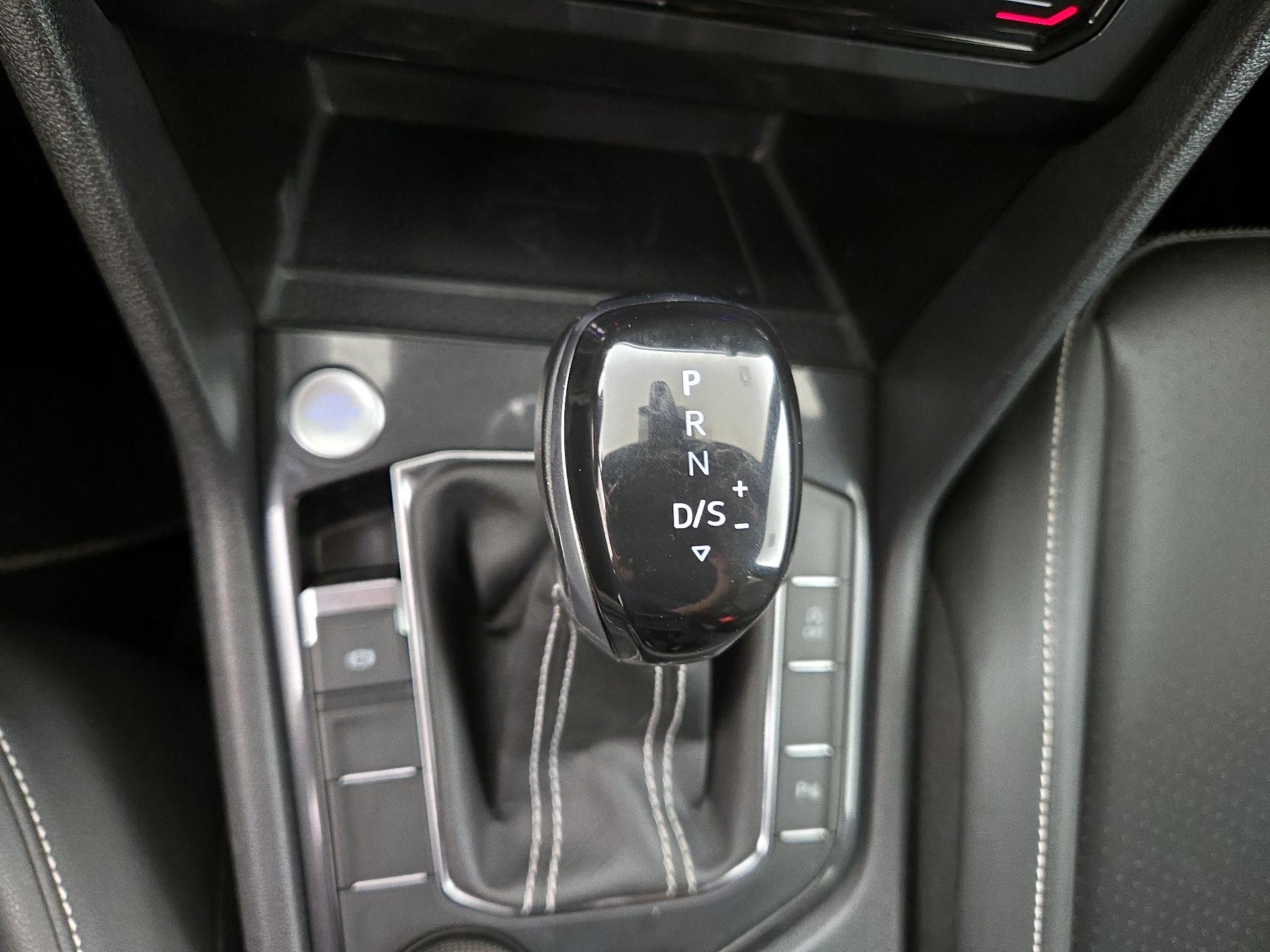 Thumbnail: 2023 Volkswagen Tiguan - 15