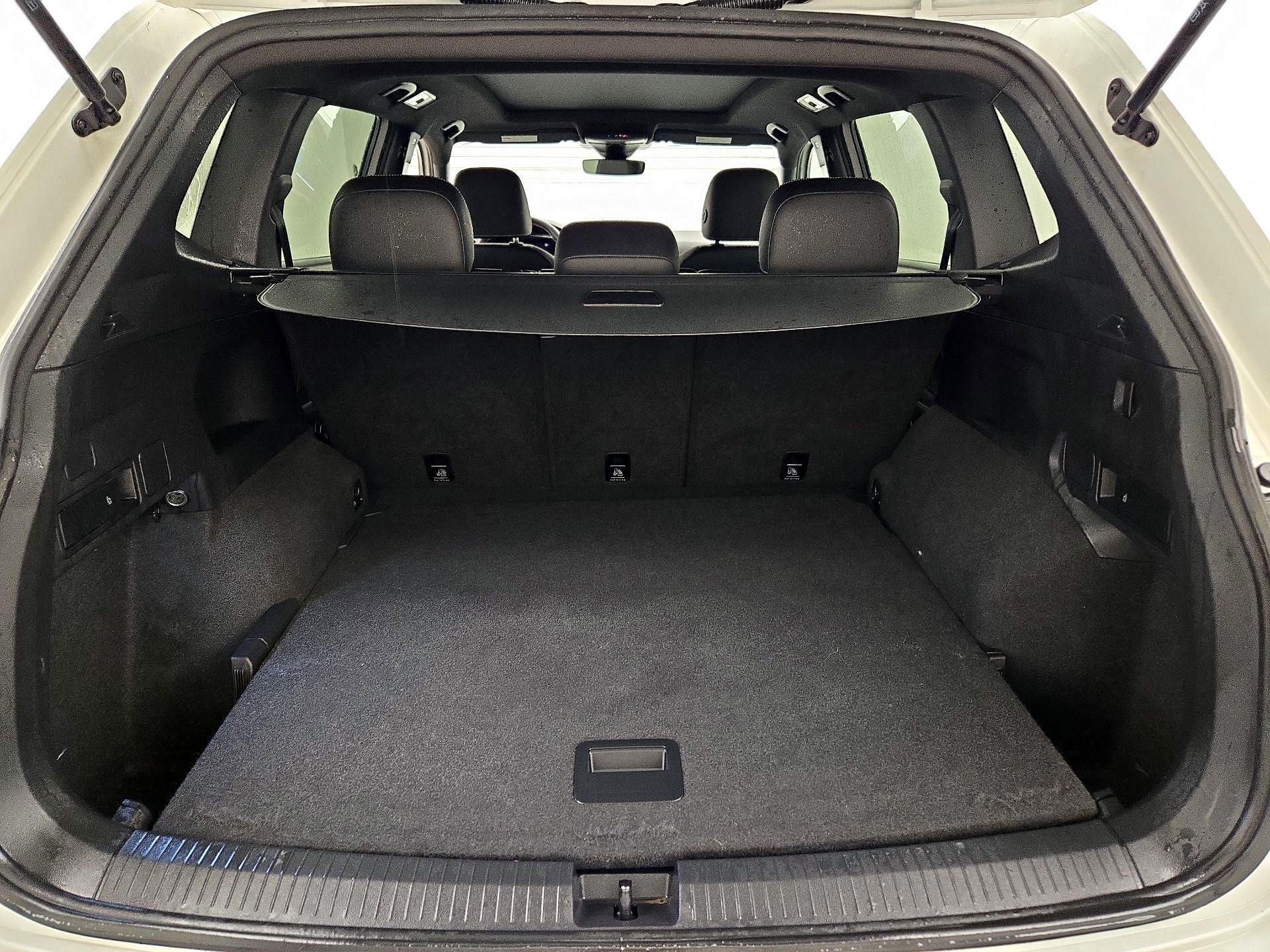 Thumbnail: 2023 Volkswagen Tiguan - 16