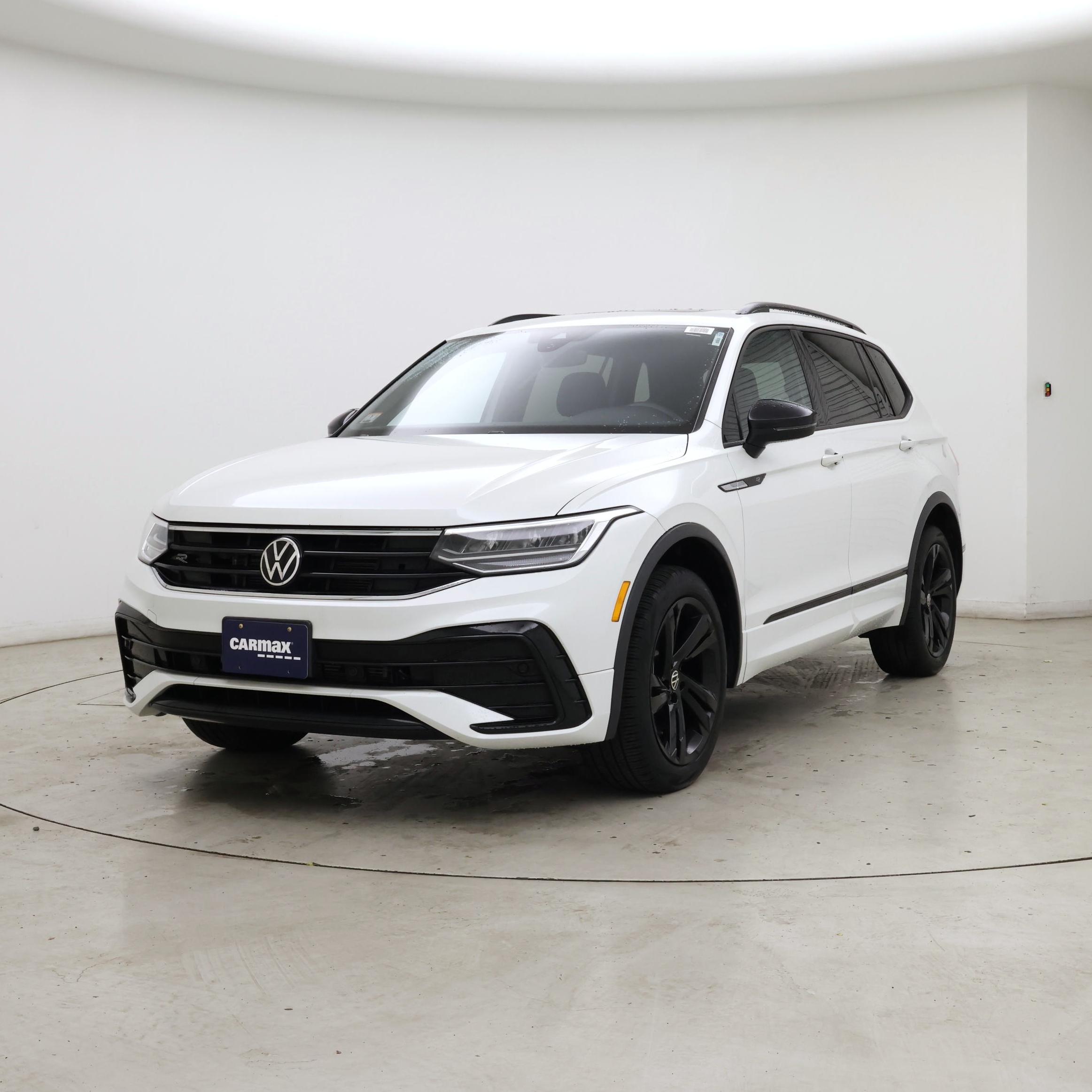 Thumbnail: 2023 Volkswagen Tiguan - 4
