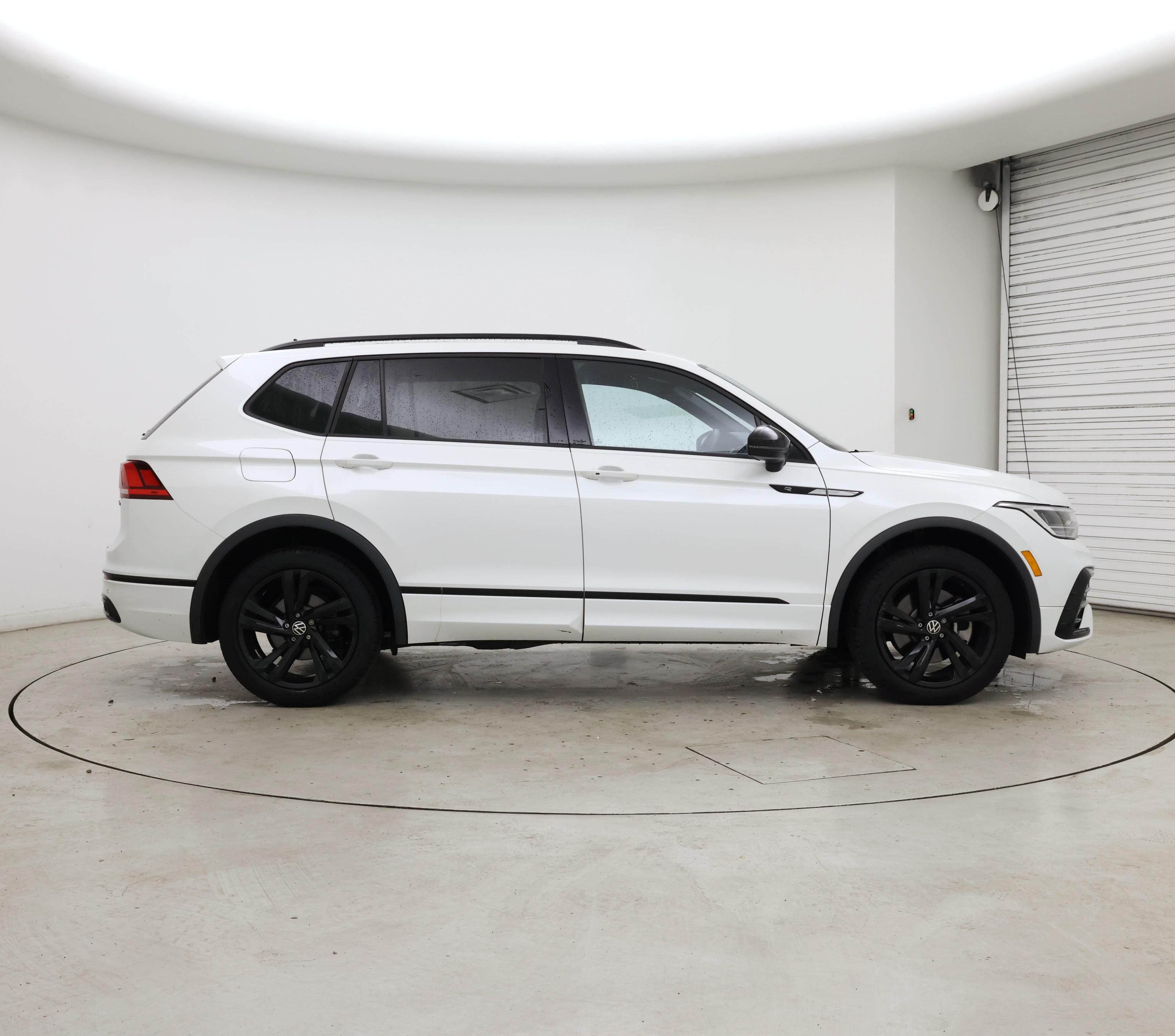 Thumbnail: 2023 Volkswagen Tiguan - 7