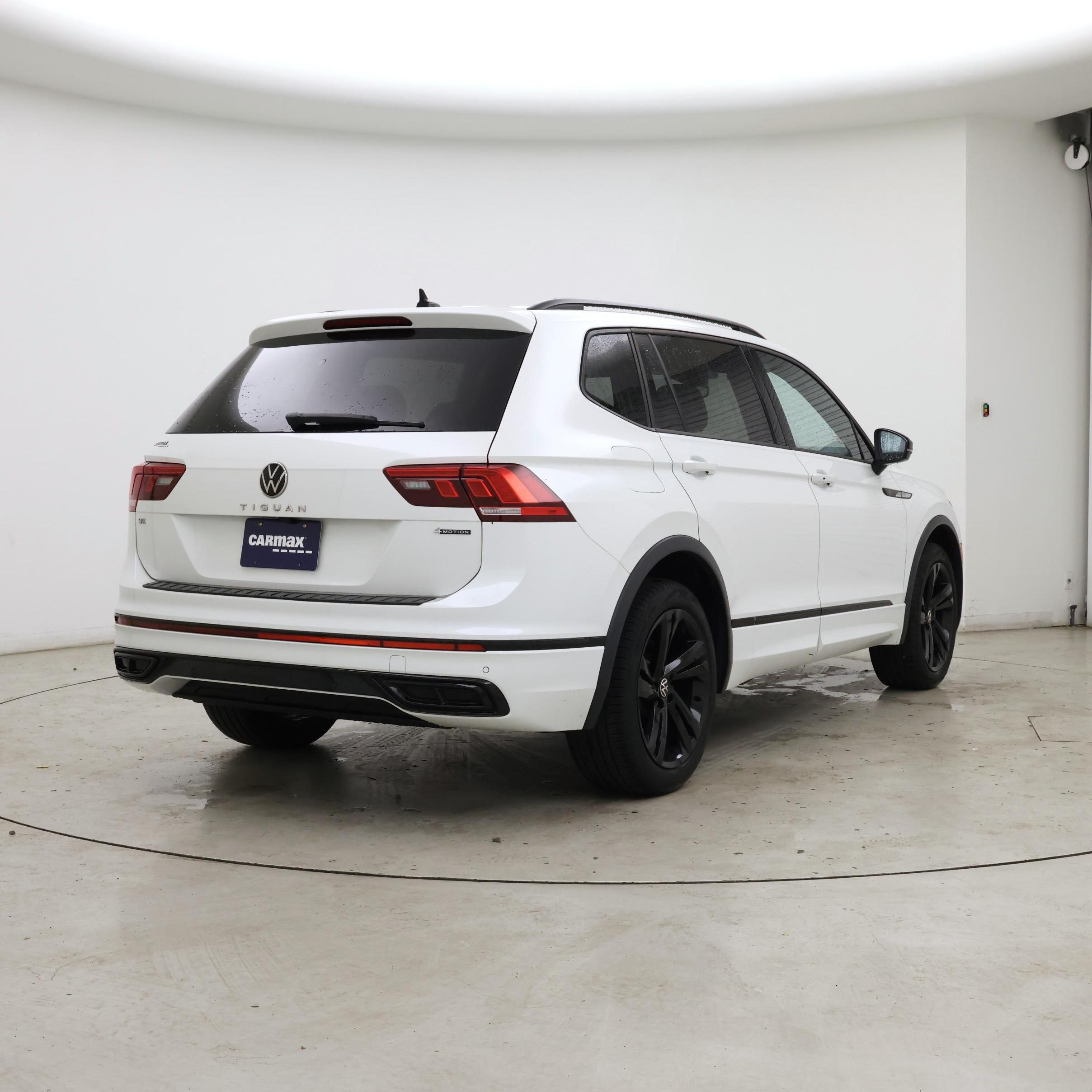 Thumbnail: 2023 Volkswagen Tiguan - 8
