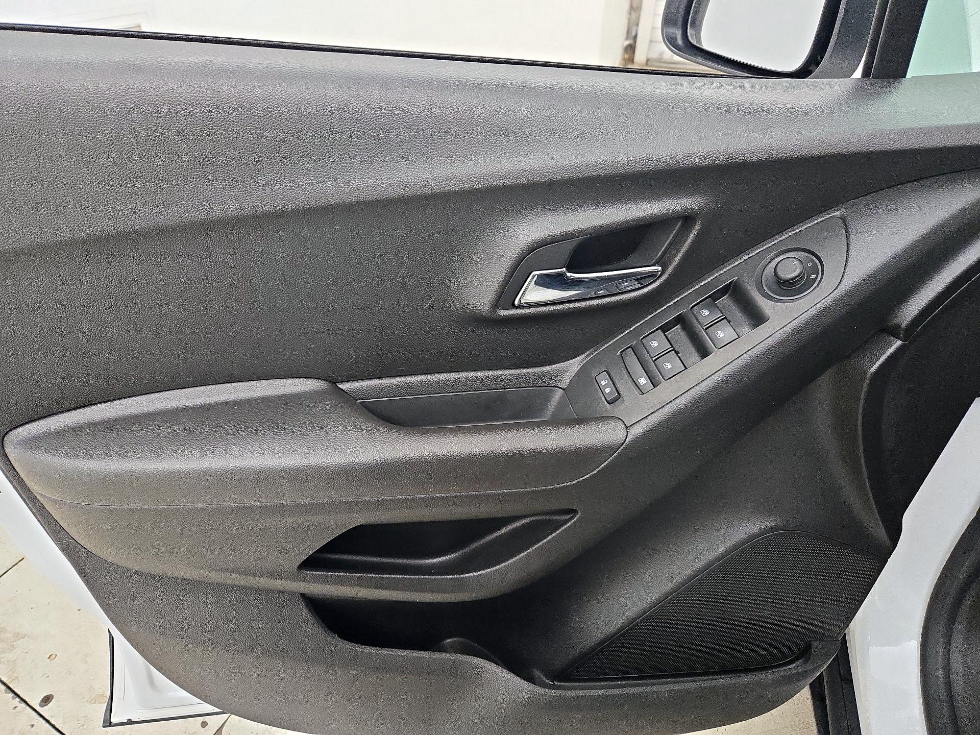 Thumbnail: 2019 Chevrolet Trax - 12