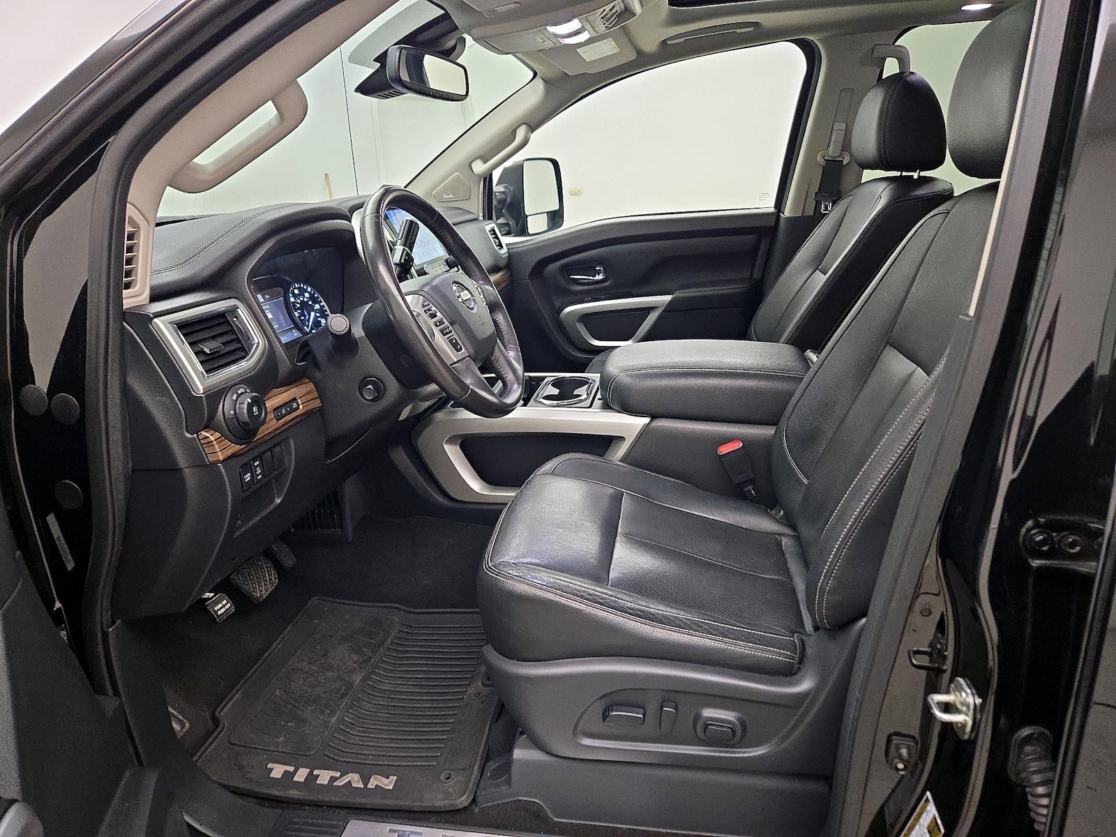 2020 Nissan Titan SL - Photo 12