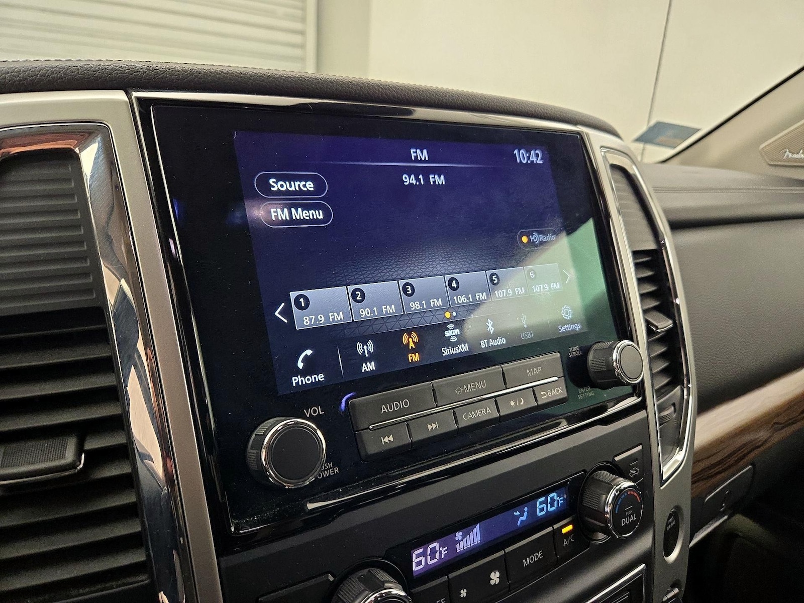 2020 Nissan Titan SL - Photo 17