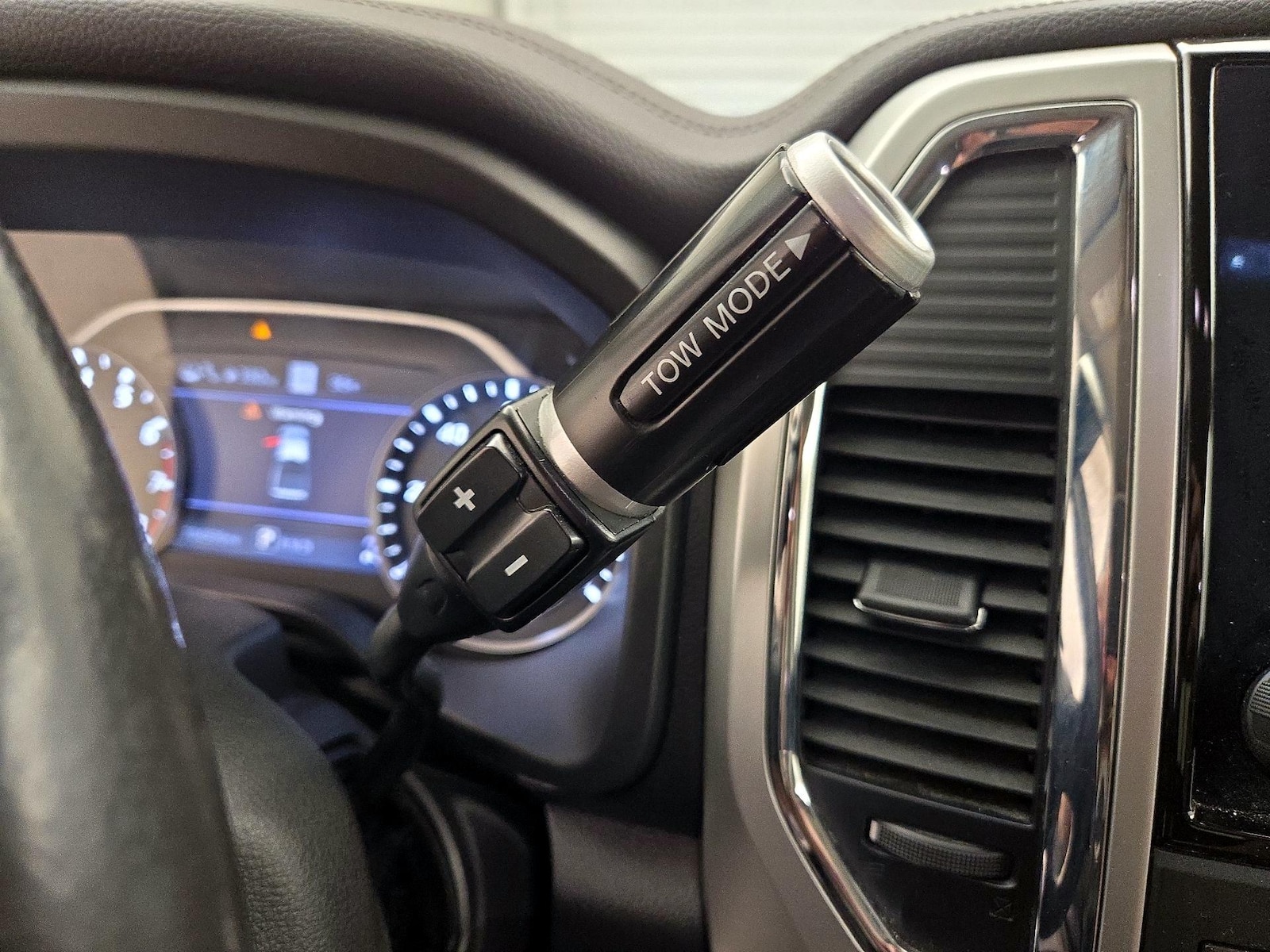 2020 Nissan Titan SL - Photo 19