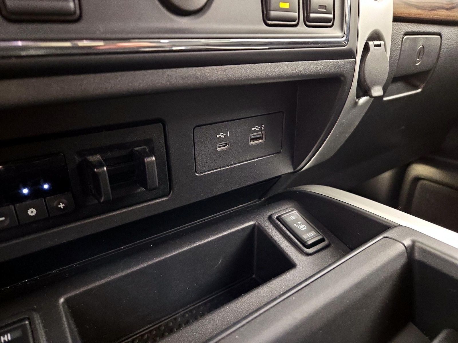 2020 Nissan Titan SL - Photo 20