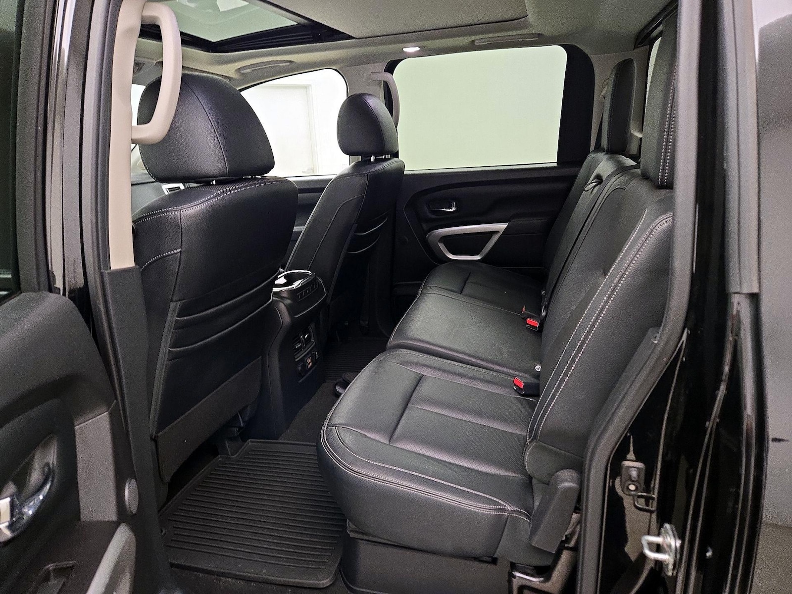 2020 Nissan Titan SL - Photo 22