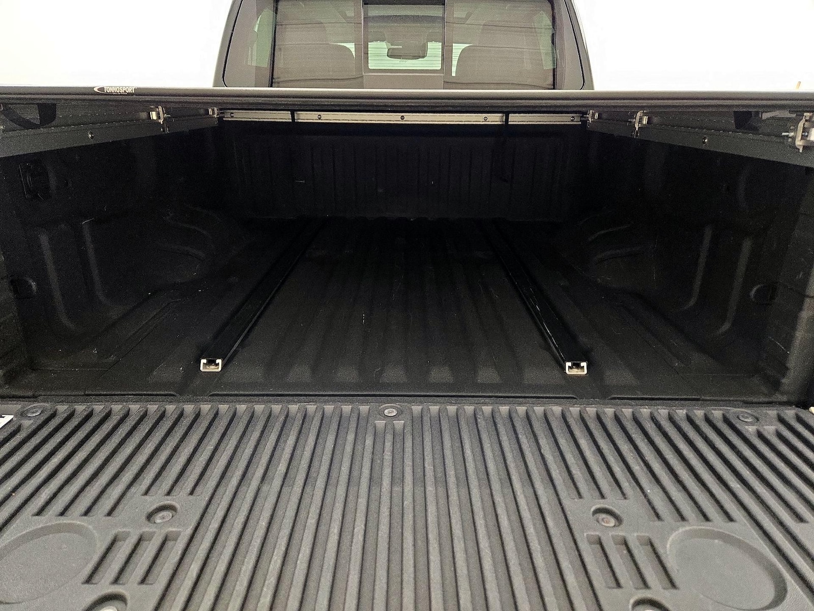 2020 Nissan Titan SL - Photo 23