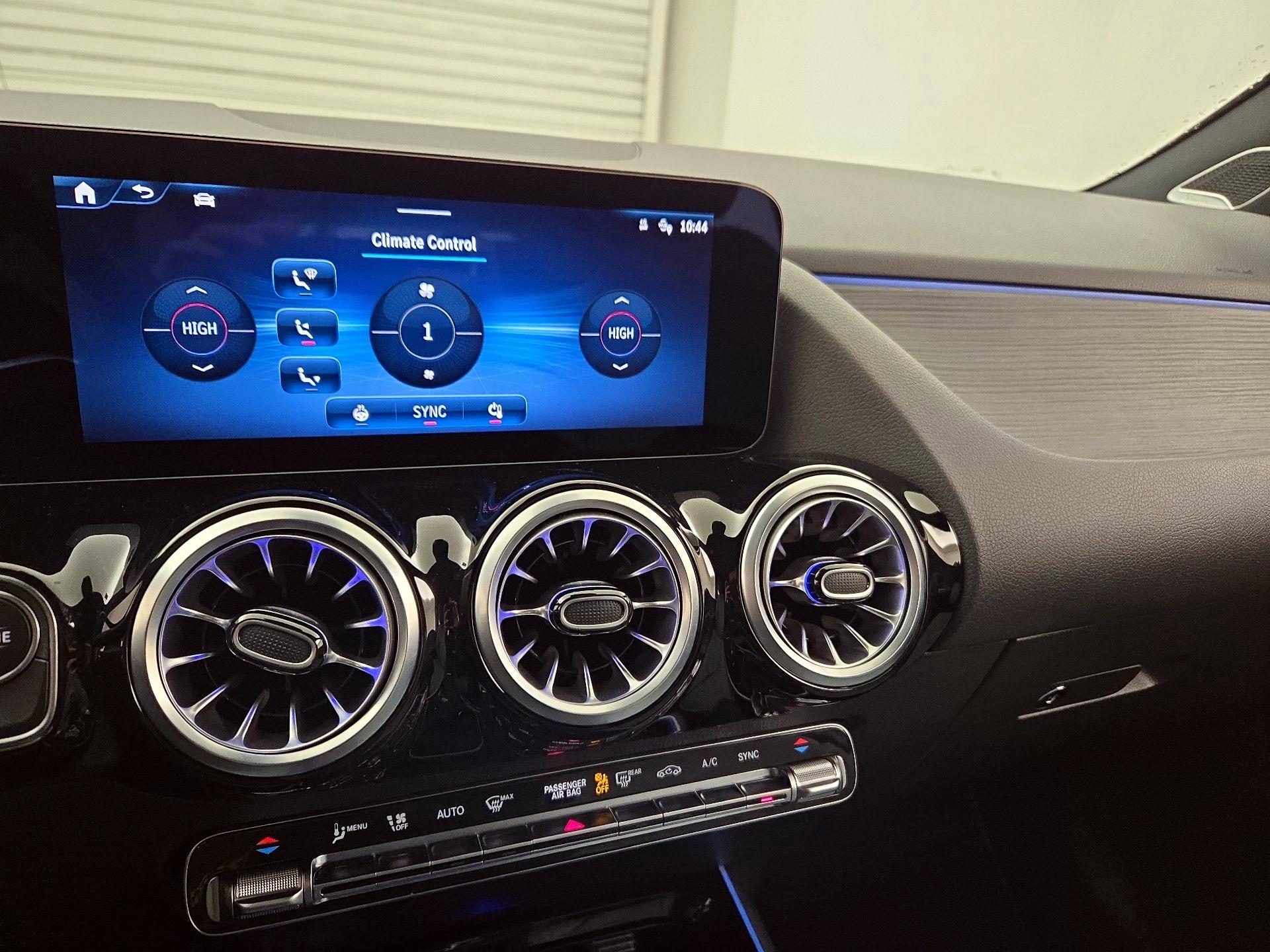 Thumbnail: 2024 Mercedes-Benz GLA - 15