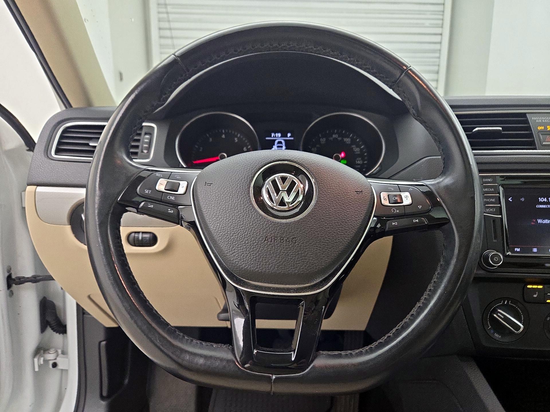 Thumbnail: 2017 Volkswagen Jetta - 10