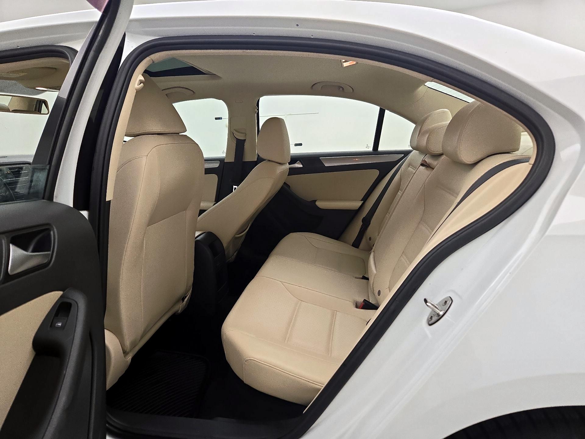 Thumbnail: 2017 Volkswagen Jetta - 20