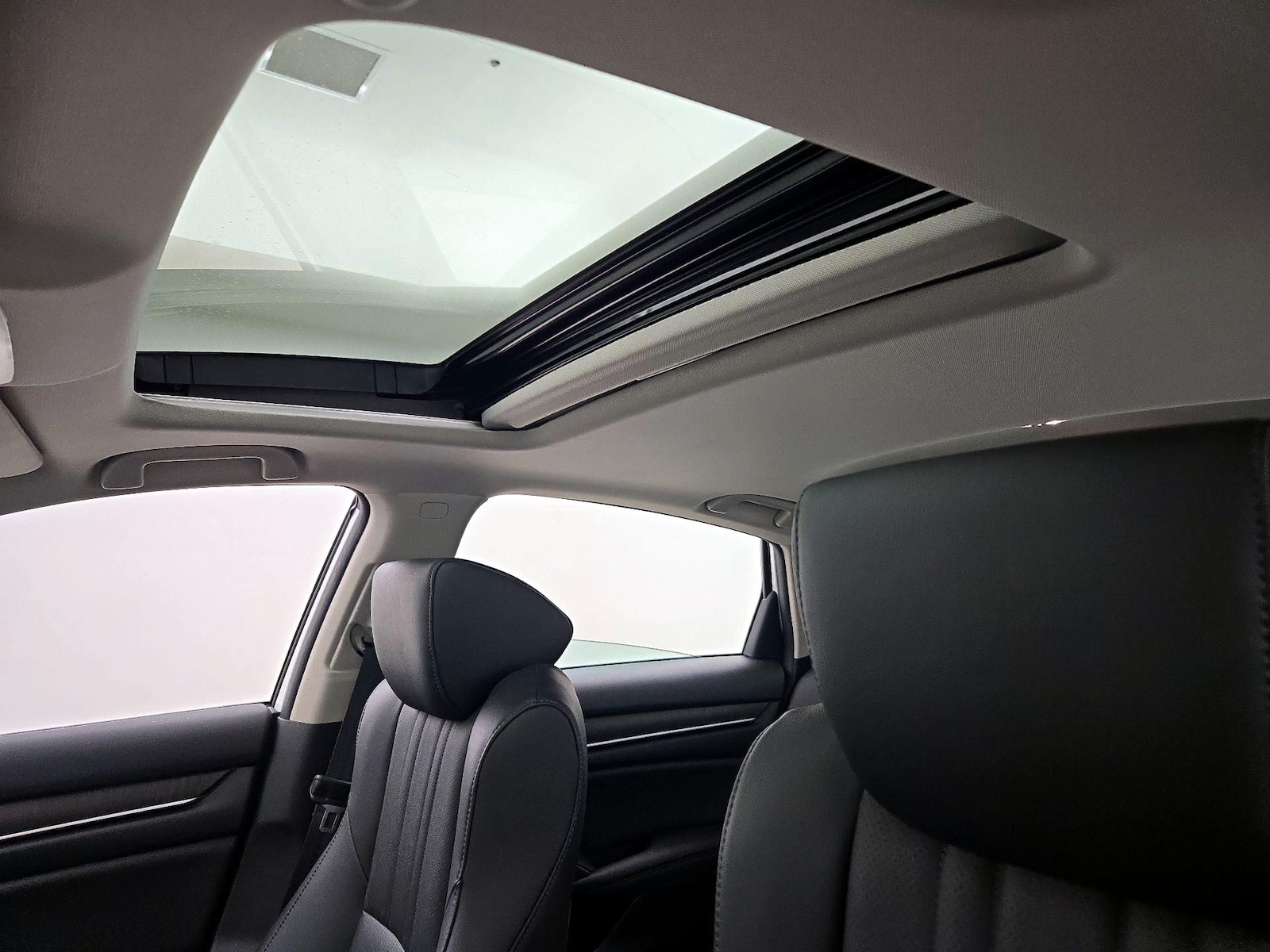 2022 Honda Accord Hybrid EX-L - Photo 18