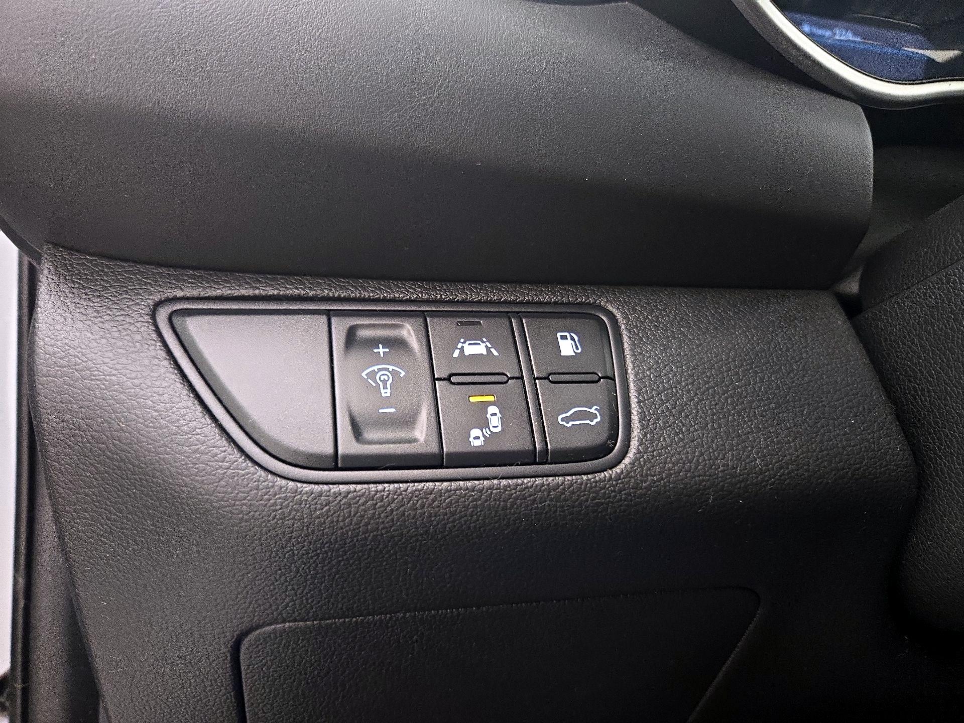 Thumbnail: 2019 Genesis G70 - 13