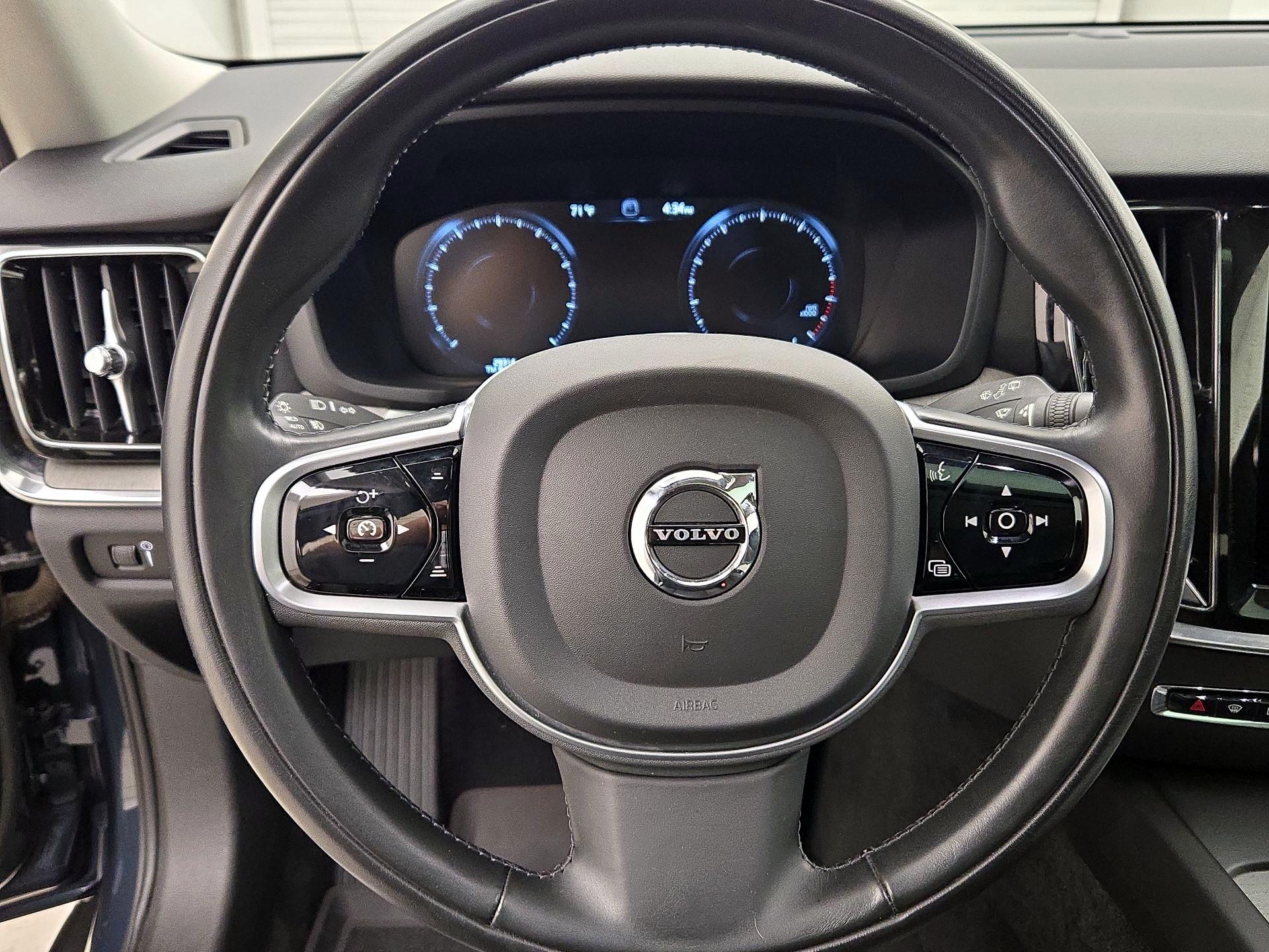 Thumbnail: 2021 Volvo S60 - 10