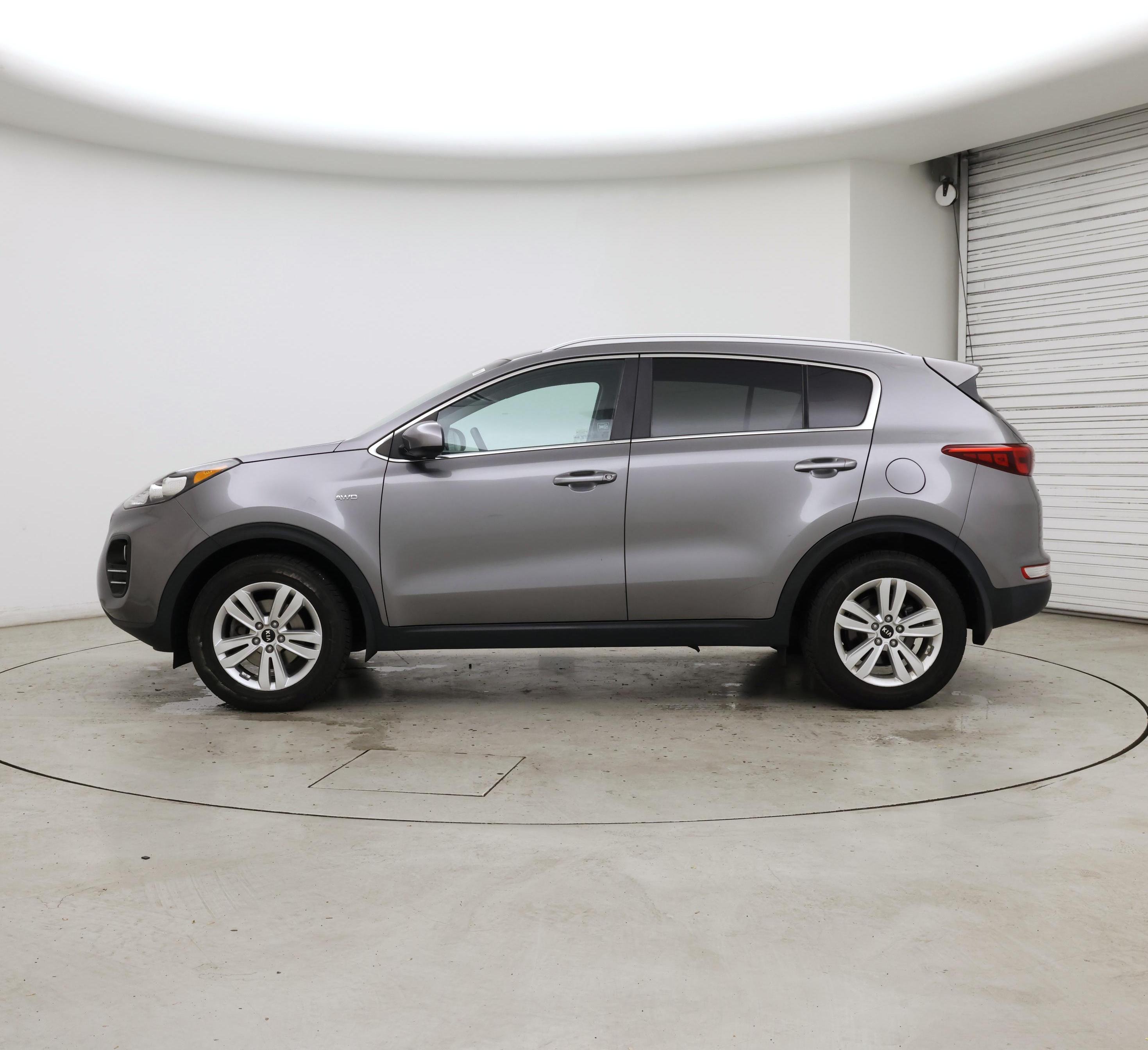 Thumbnail: 2019 Kia Sportage - 3