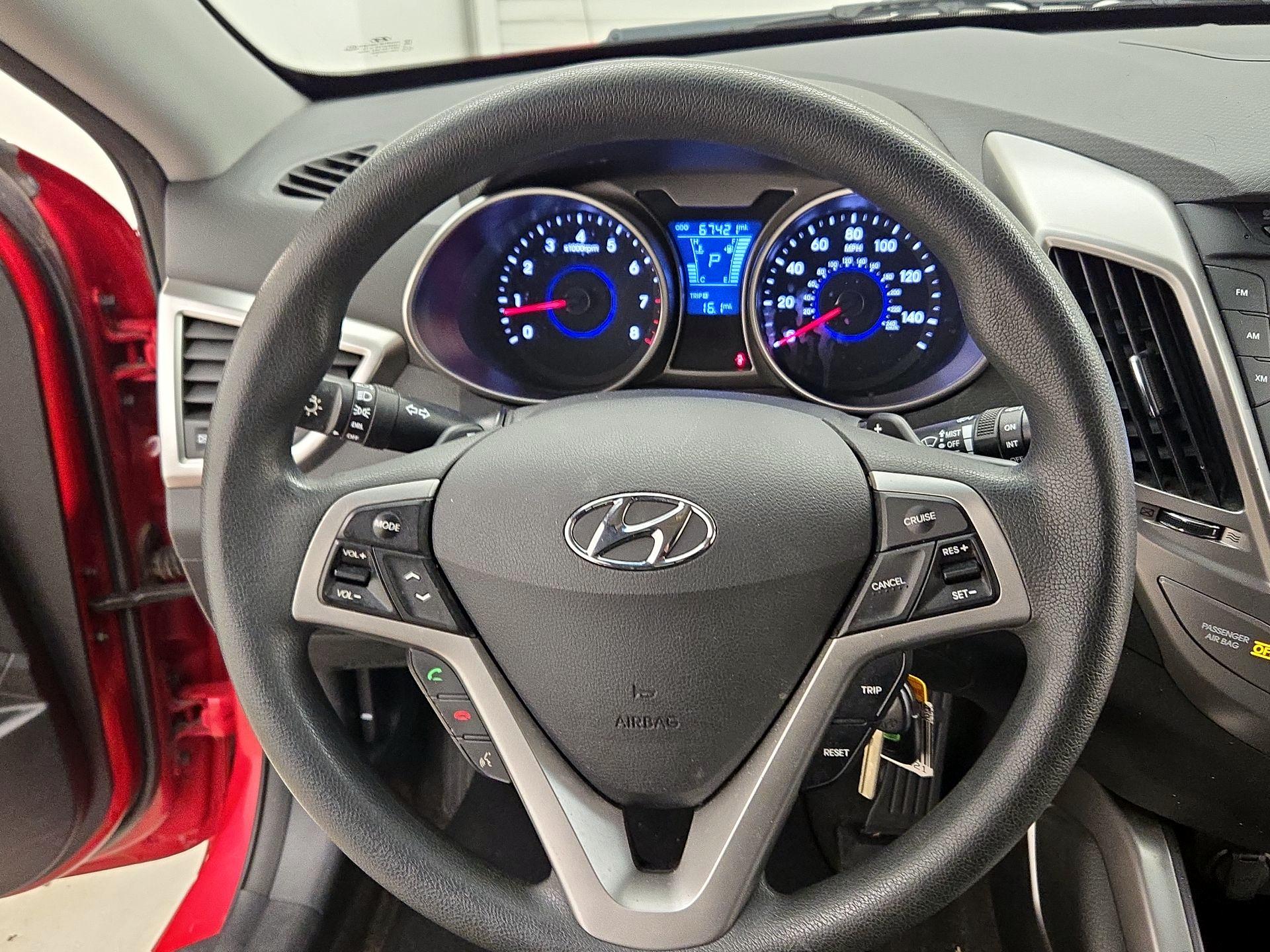 Thumbnail: 2016 Hyundai Veloster - 10