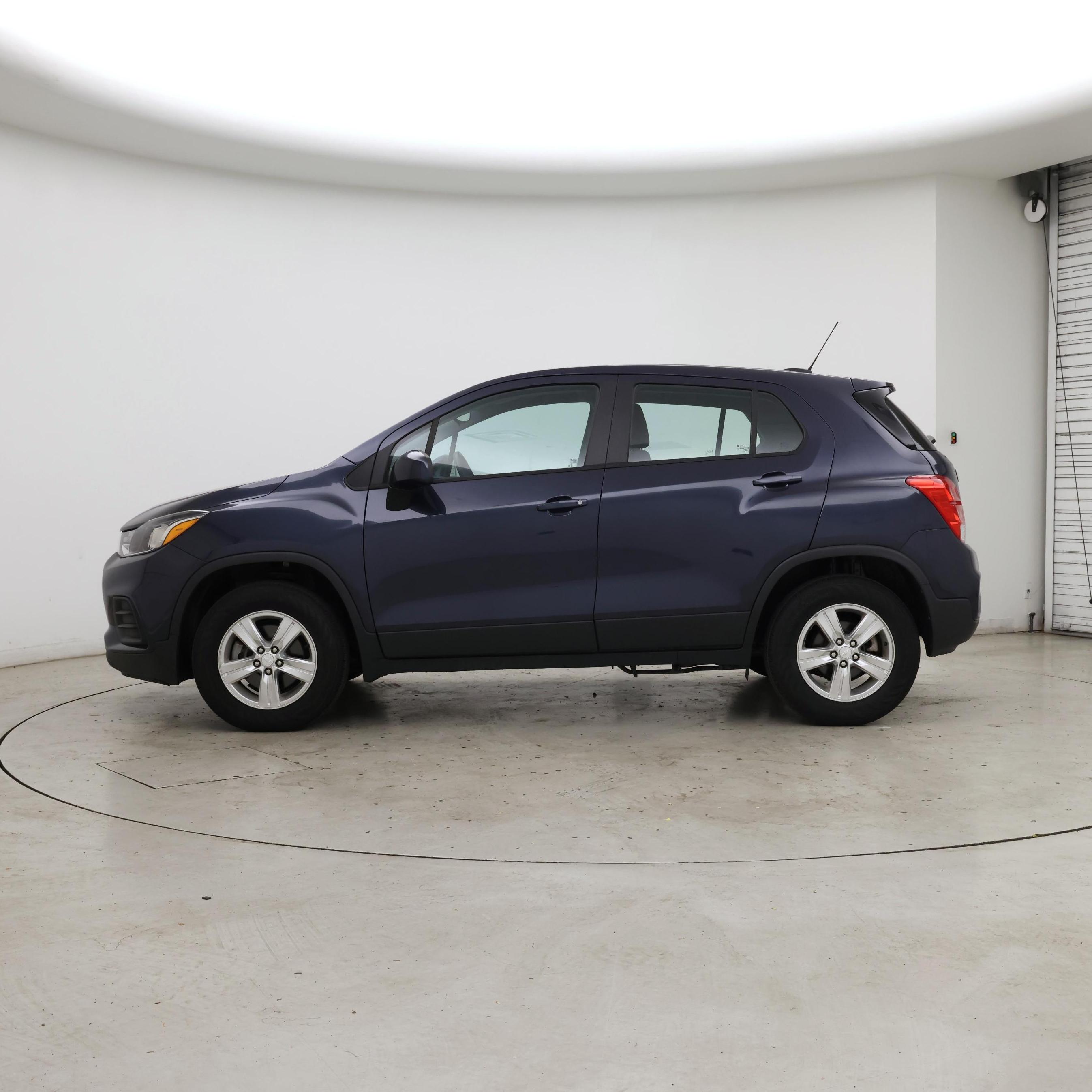 Thumbnail: 2019 Chevrolet Trax - 3