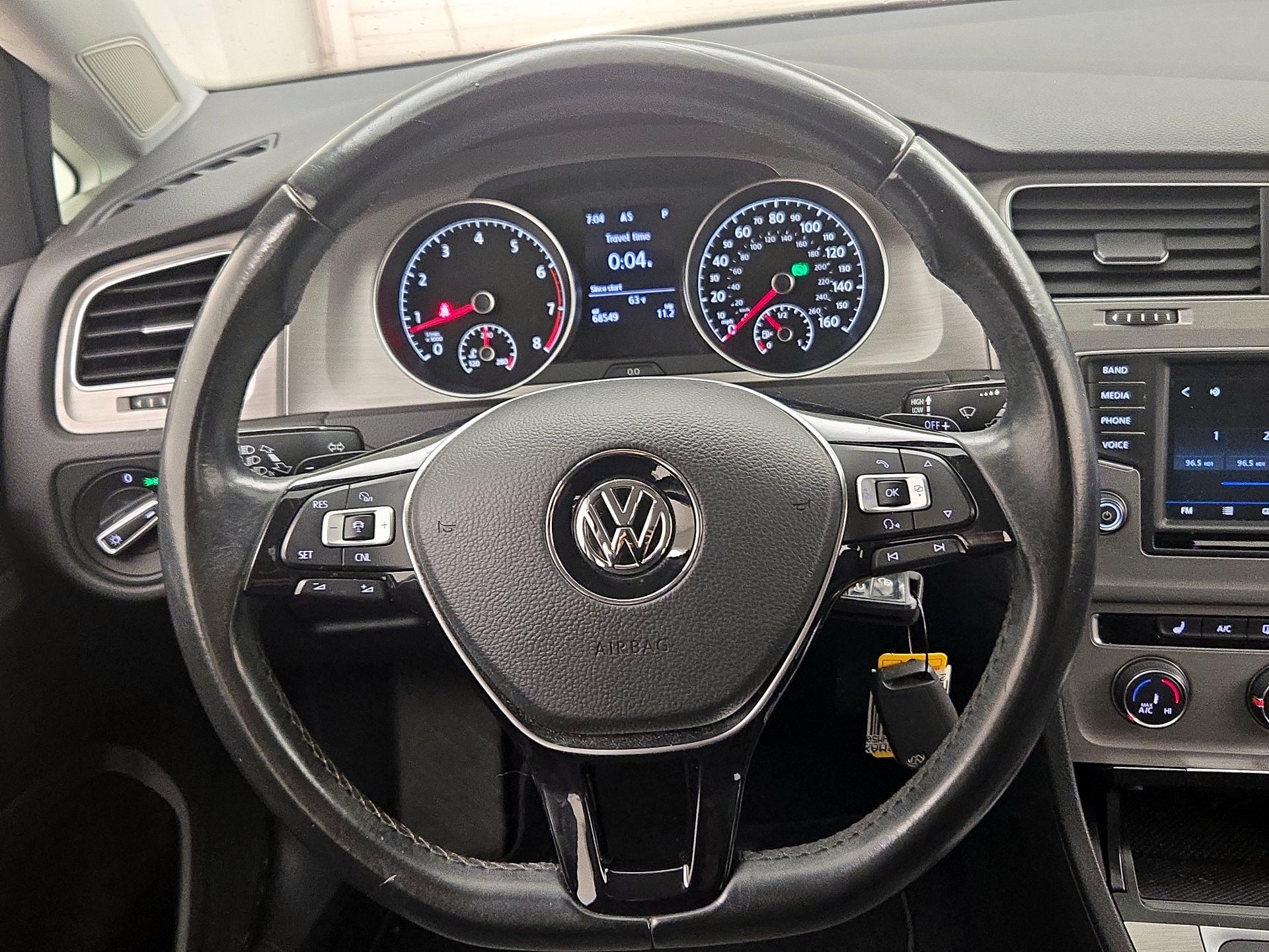 Thumbnail: 2017 Volkswagen Golf - 10