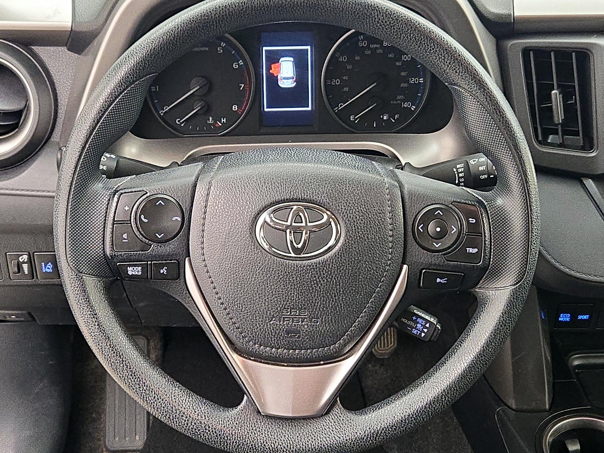 Thumbnail: 2018 Toyota RAV4 - 10
