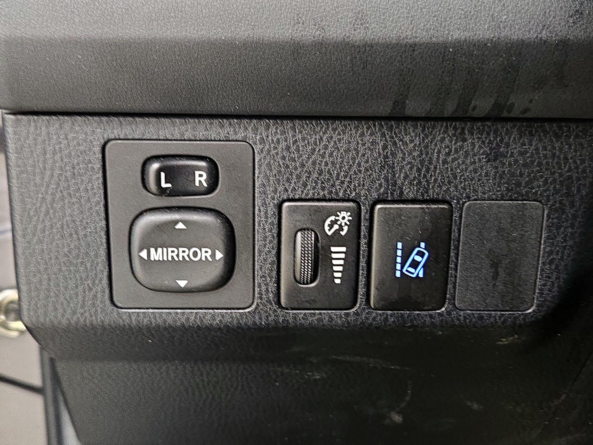 Thumbnail: 2018 Toyota RAV4 - 13