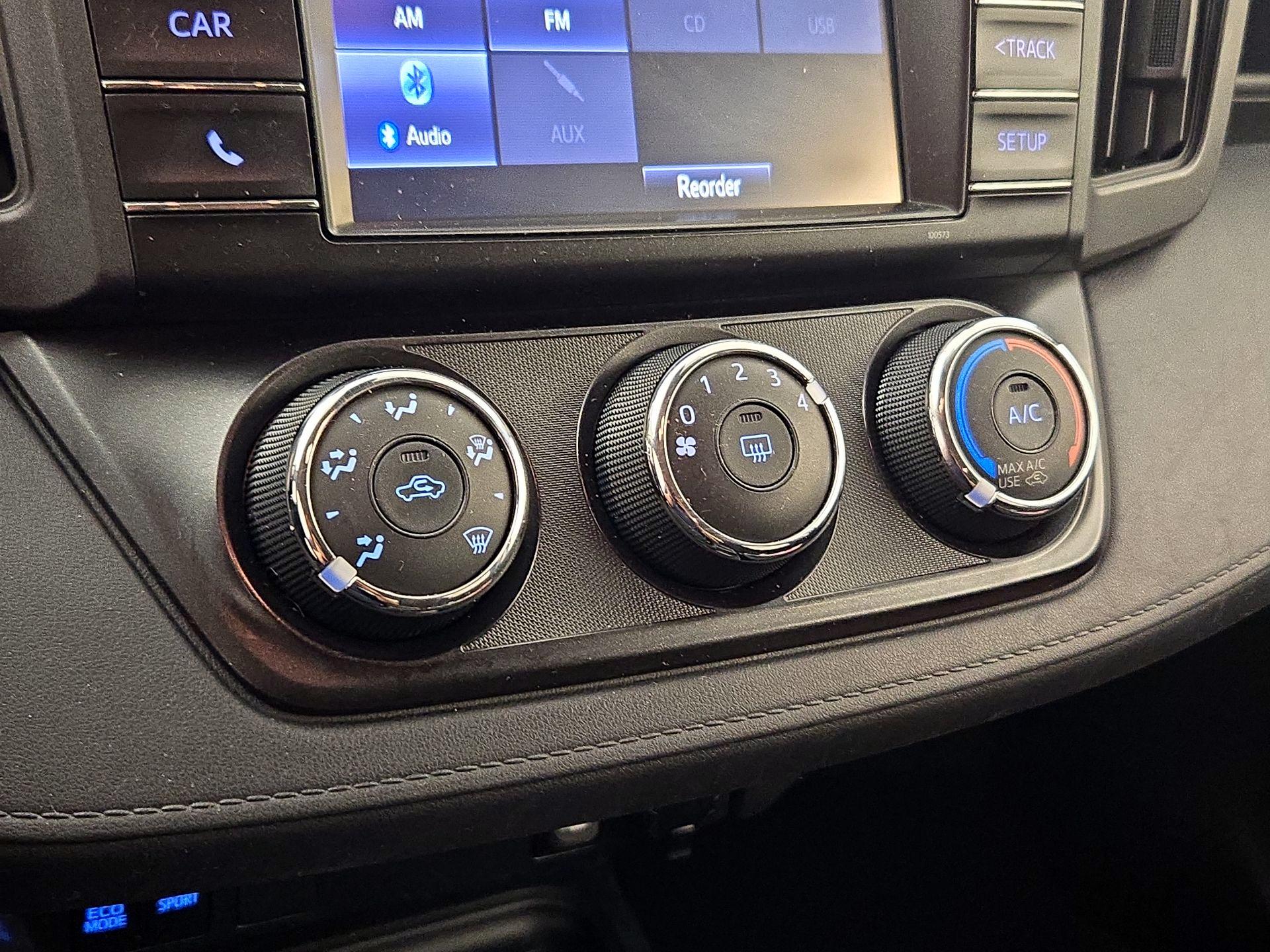 Thumbnail: 2018 Toyota RAV4 - 16