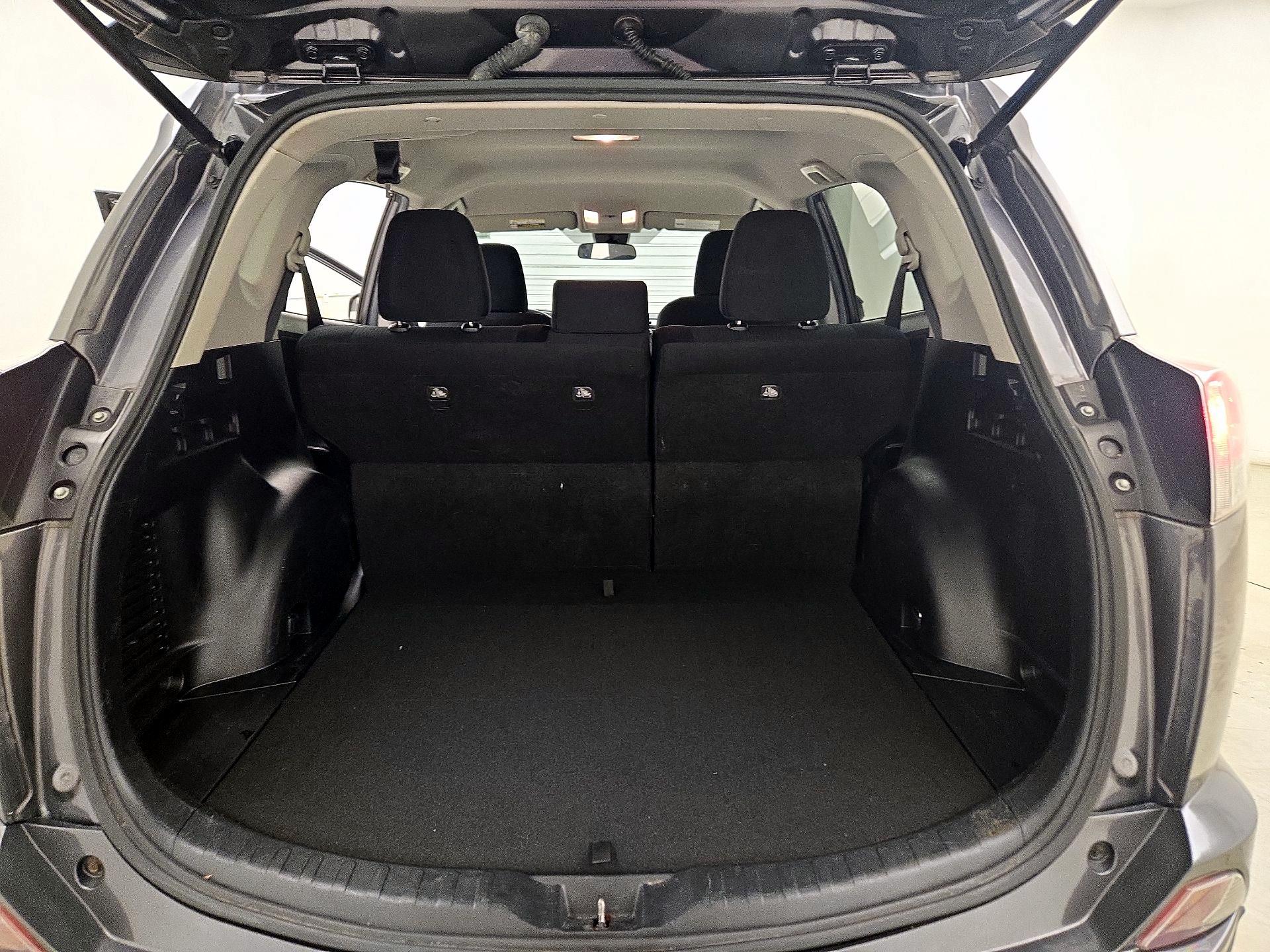 Thumbnail: 2018 Toyota RAV4 - 20