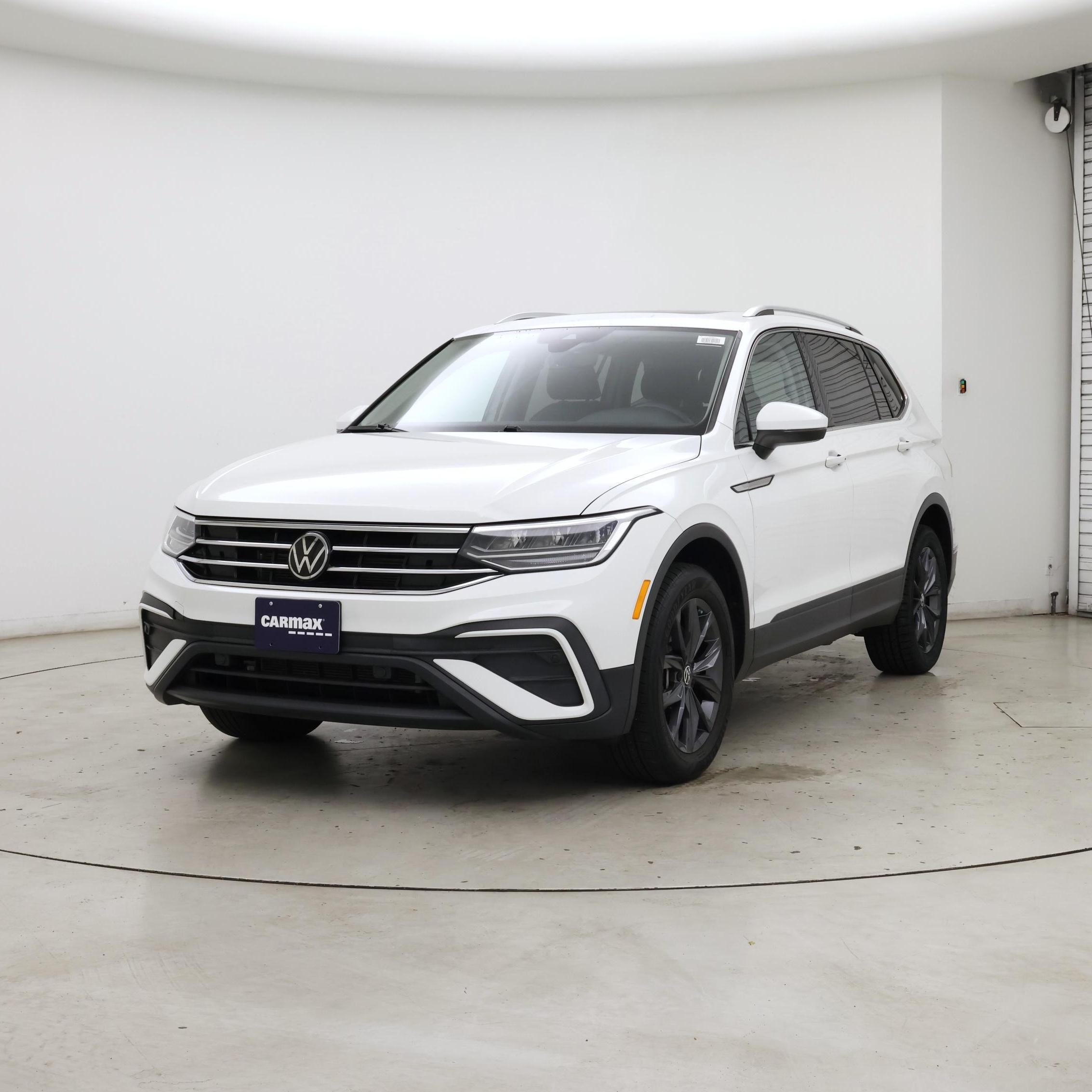 Thumbnail: 2022 Volkswagen Tiguan - 4