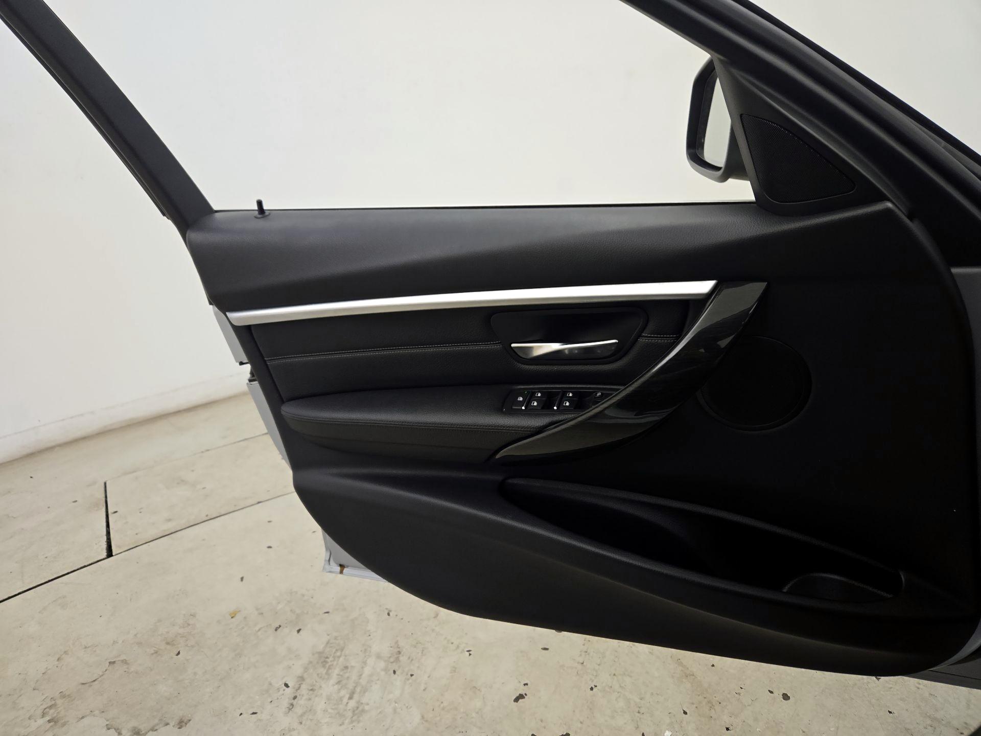 Thumbnail: 2018 BMW 3 Series - 12